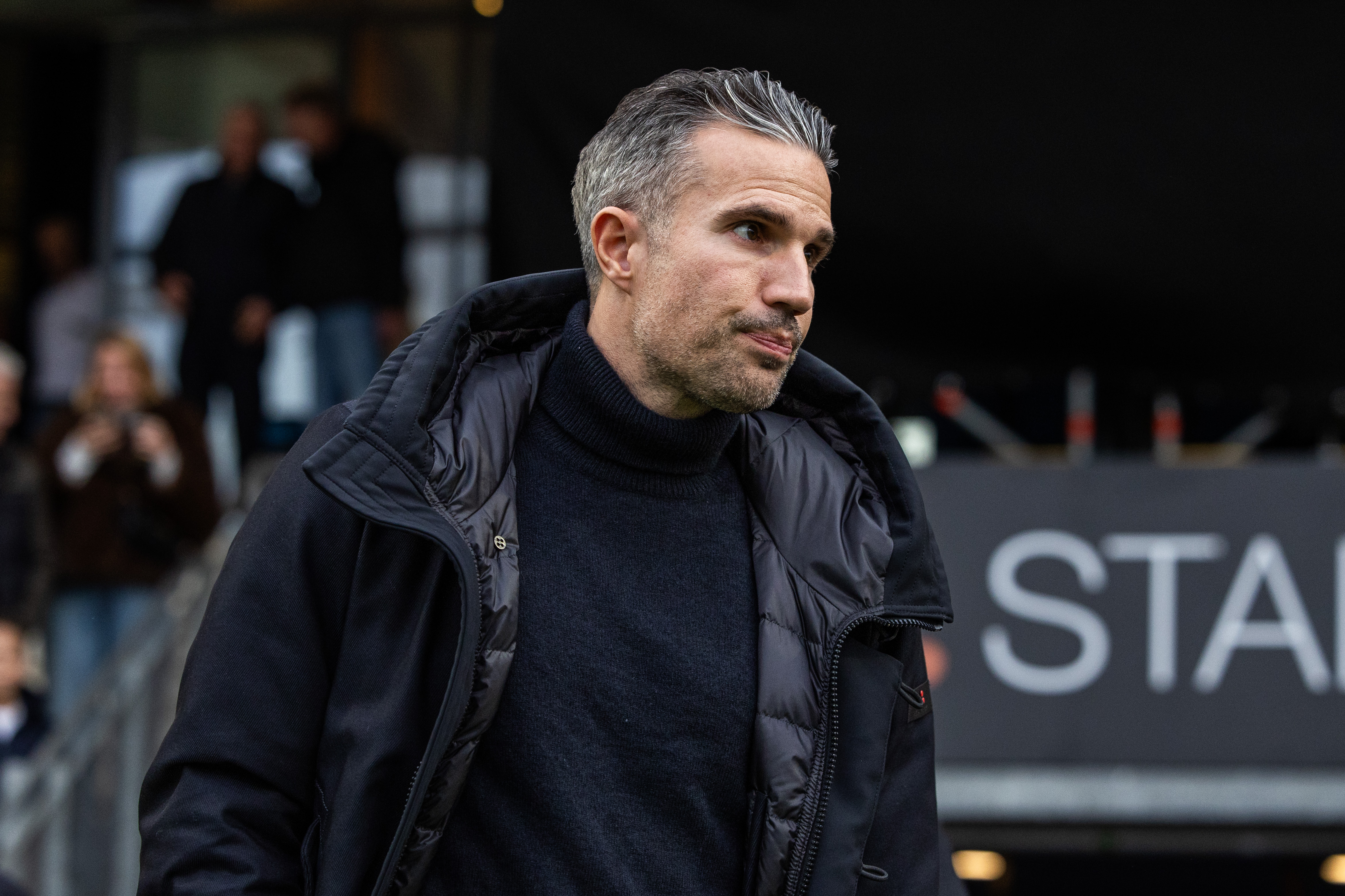 Van Persie verklaart opstelling: "Hij heeft de afgelopen dagen koorts gehad"
