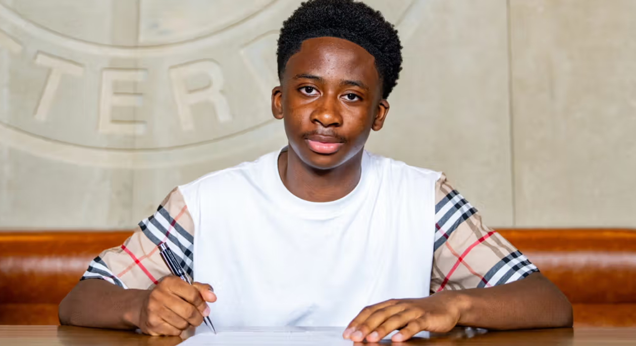 Officieel • Feyenoord haalt PSV-talent Kalokoh binnen: "Overtuigd dat ik me hier goed kan ontwikkelen"