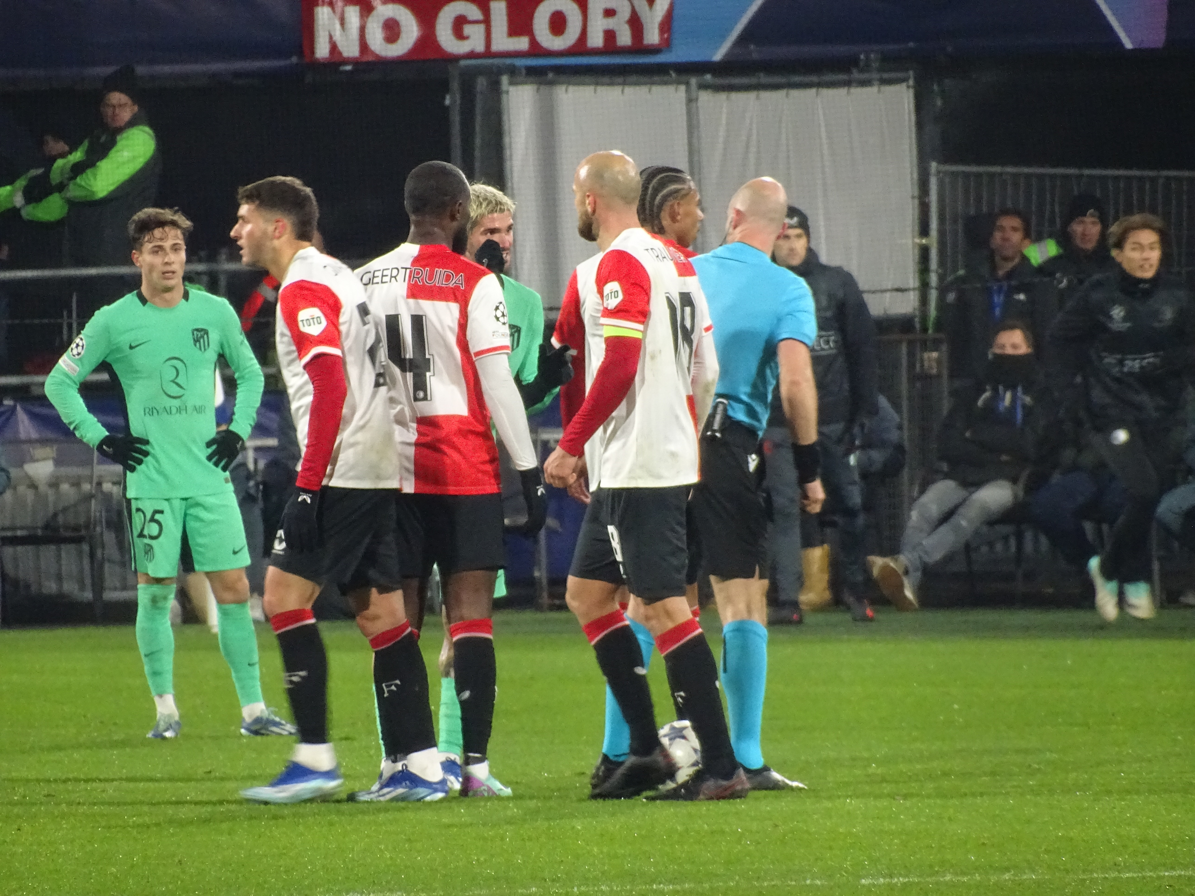 feyenoord-atletico-madrid-1-3-jim-breeman-sports-photography-27