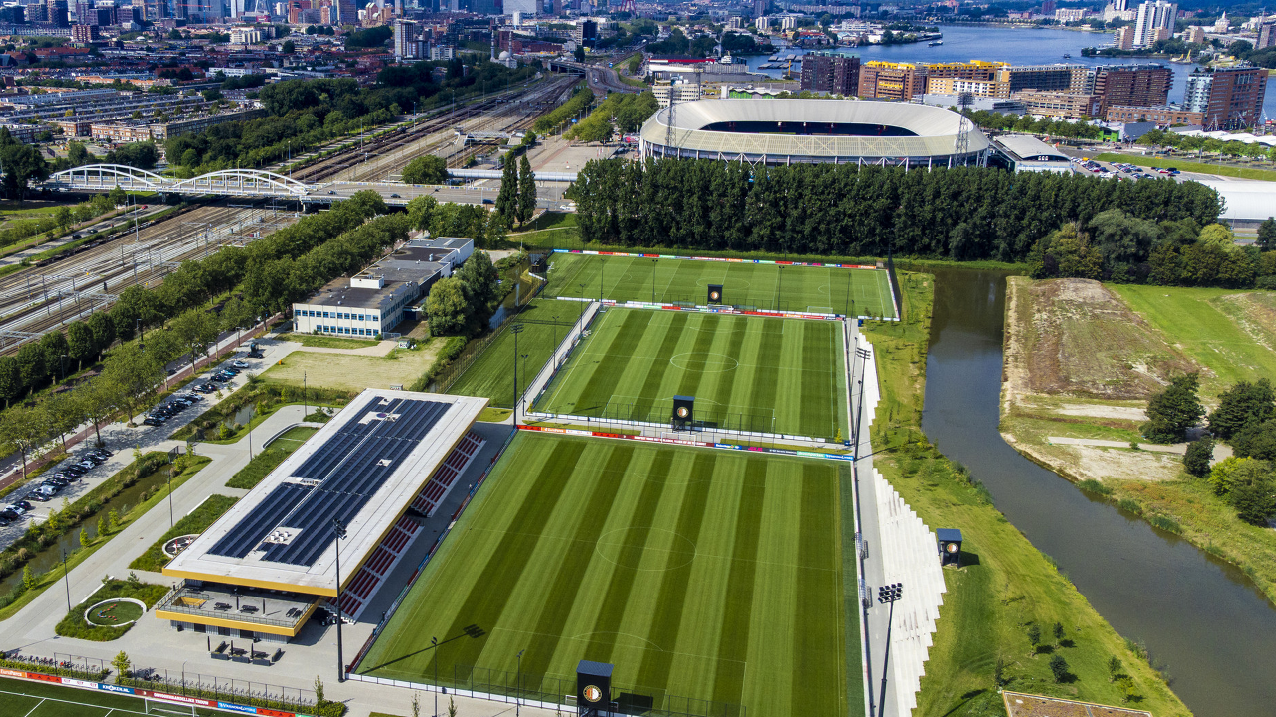 Overzicht Academy: vier uit vier voor Feyenoord jeugd