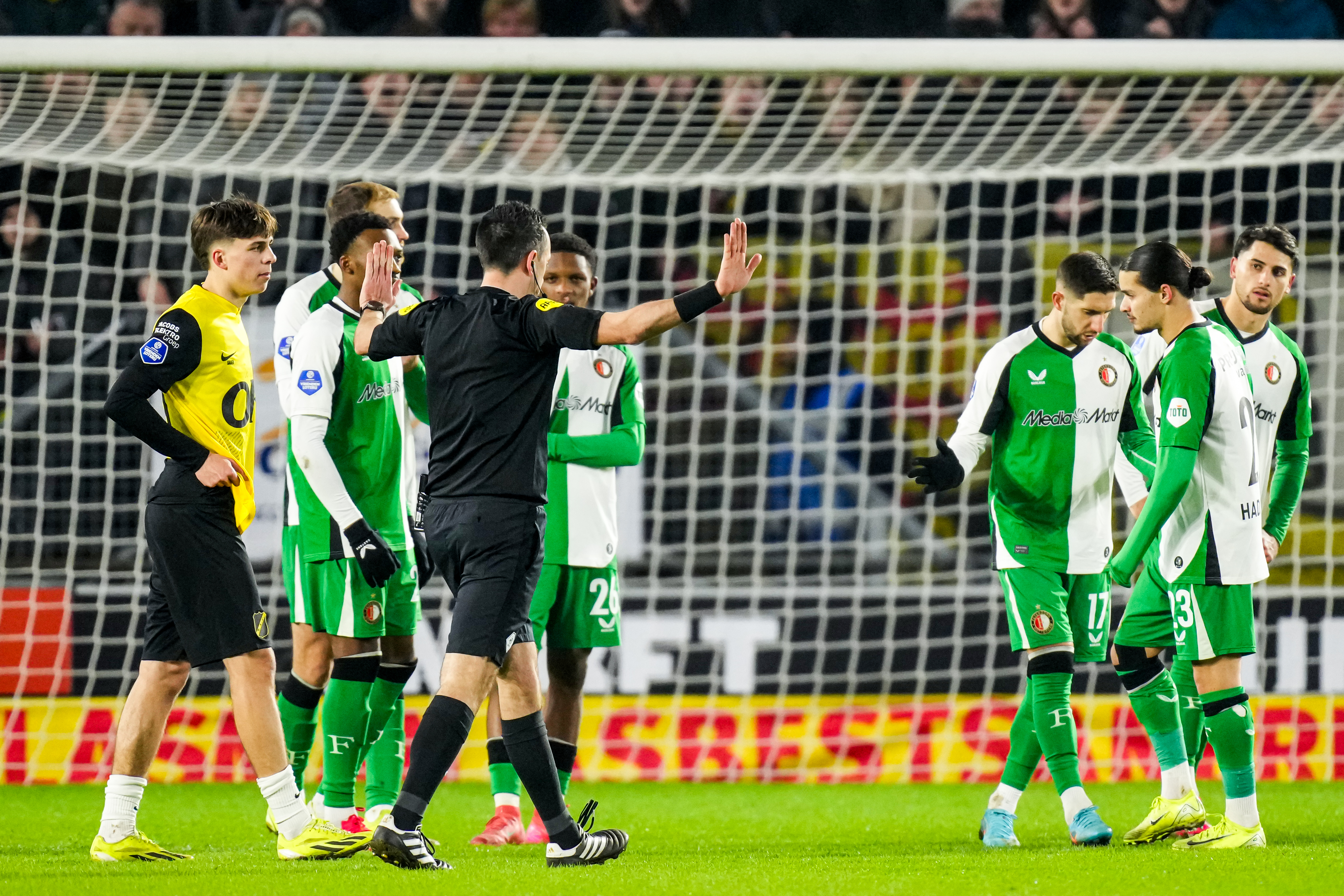 Higler geeft toelichting op penaltymoment: "Fijn dat ik de kans krijg om het uit te leggen"