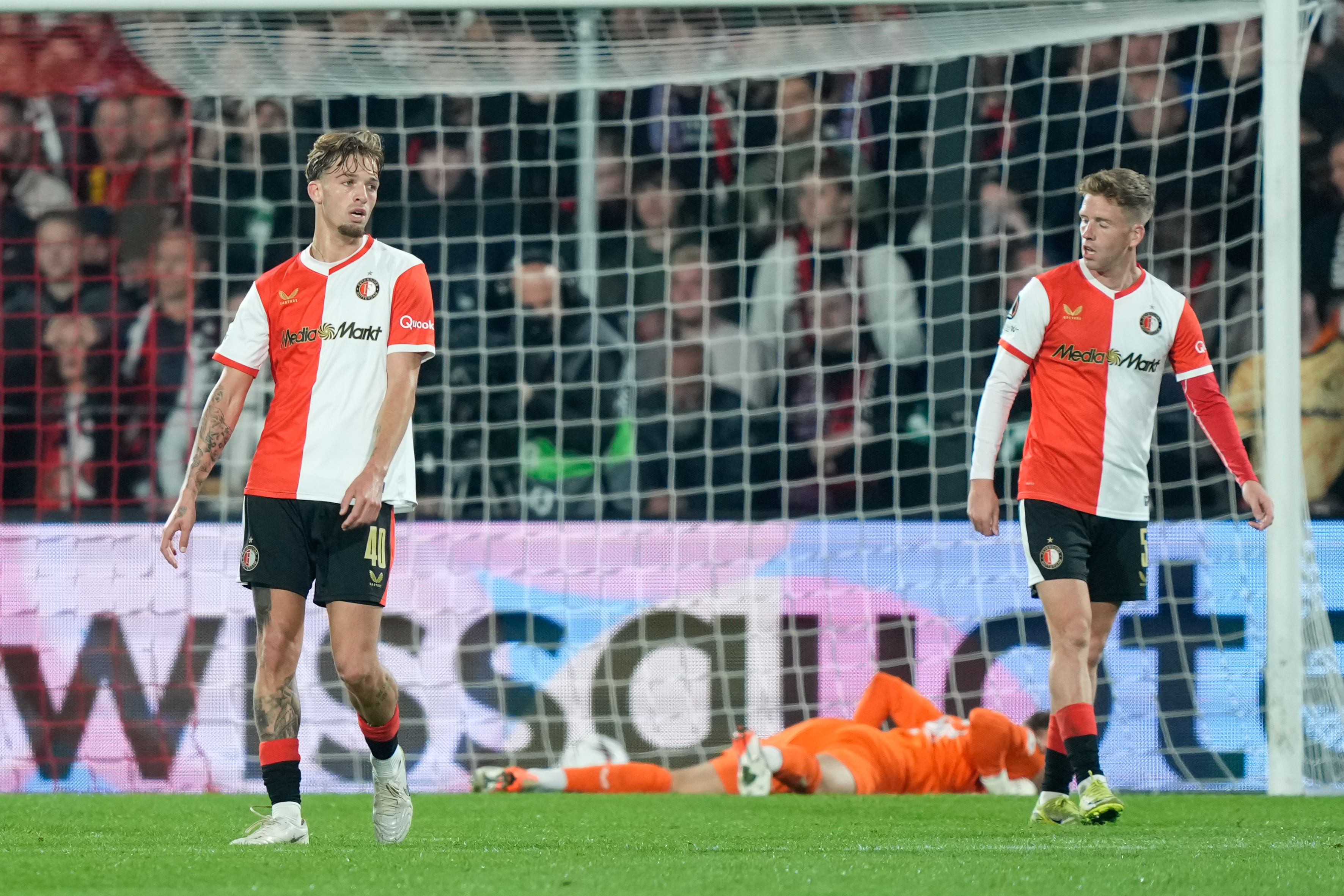 Van Persie over fitheid tweetal: "Dat hebben ze lang weten te rekken"