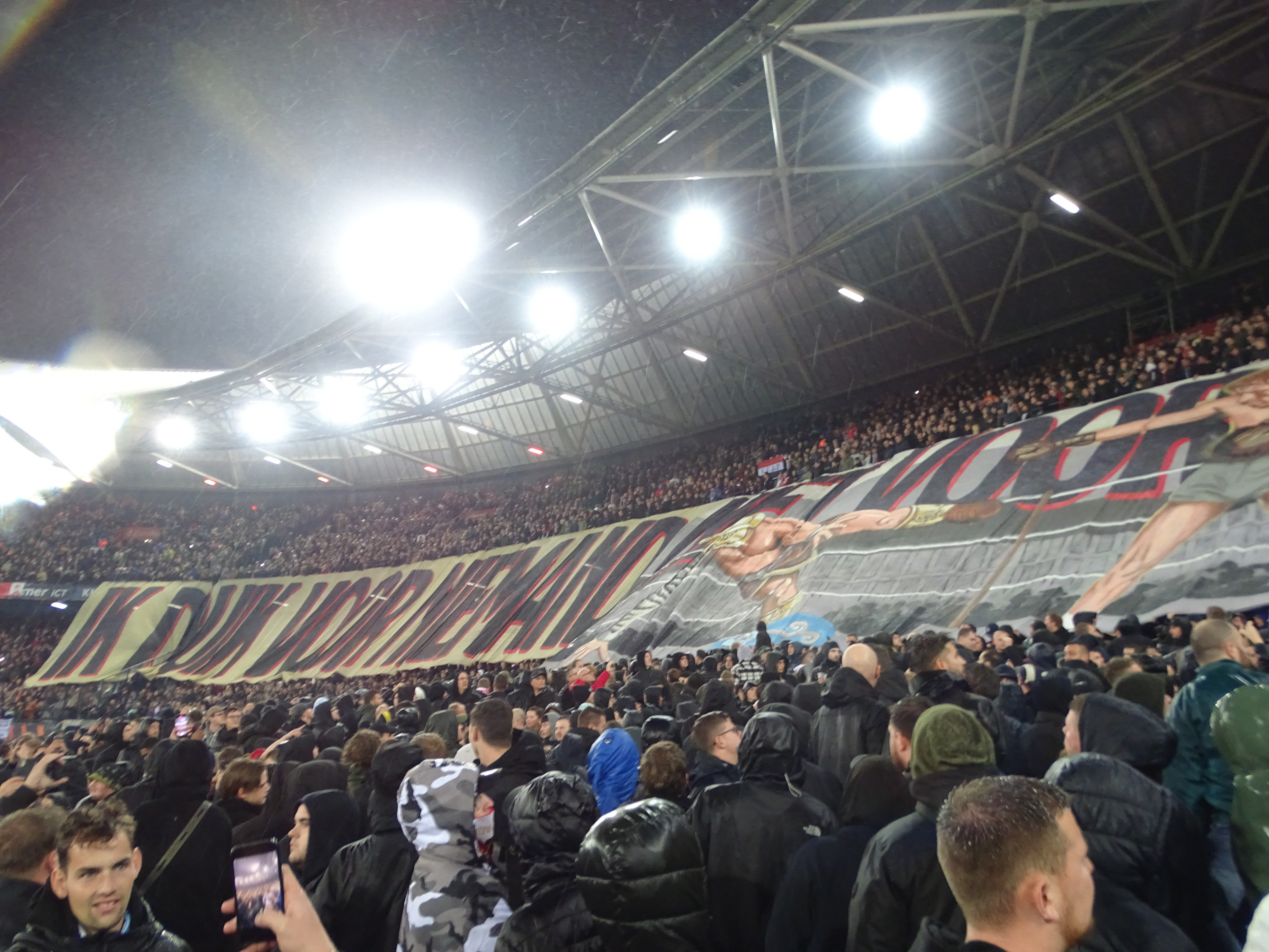 'Mogelijk verbod op Roma-fans in Nederland'