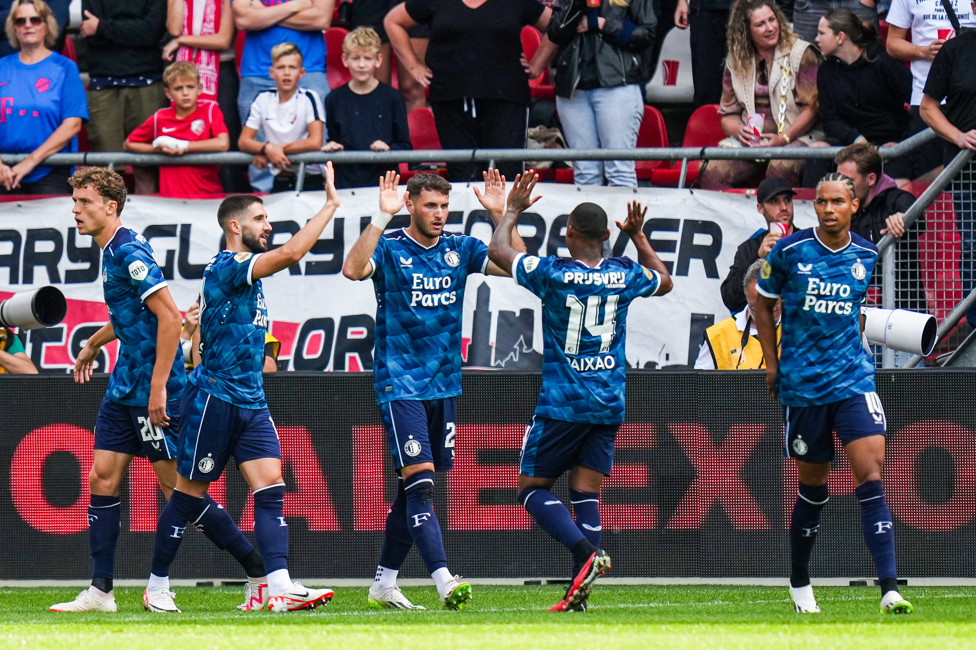 Feyenoord veegt FC Utrecht van de mat met 1-5