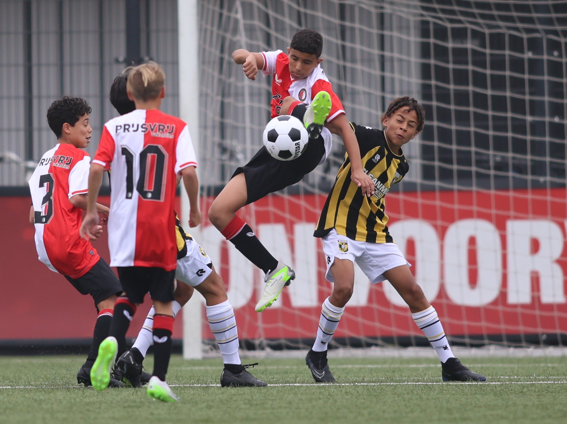 ''Feyenoord  O14 wint van Vitesse O14 (7-2); Feyenoord  O18 speelt gelijk tegen PSV O18 (1-1)''