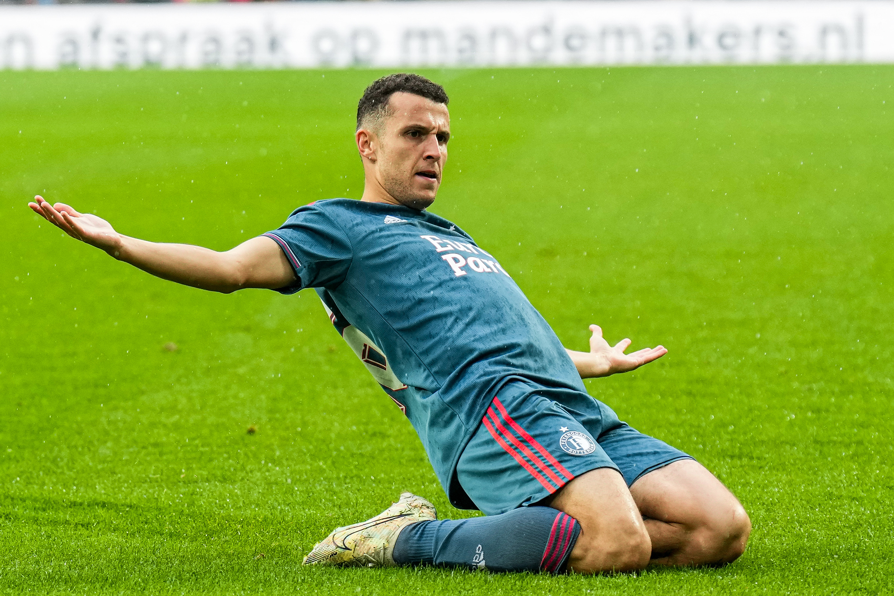 Idrissi: "Ik heb nog niet nagedacht over langer voetballen in De Kuip"