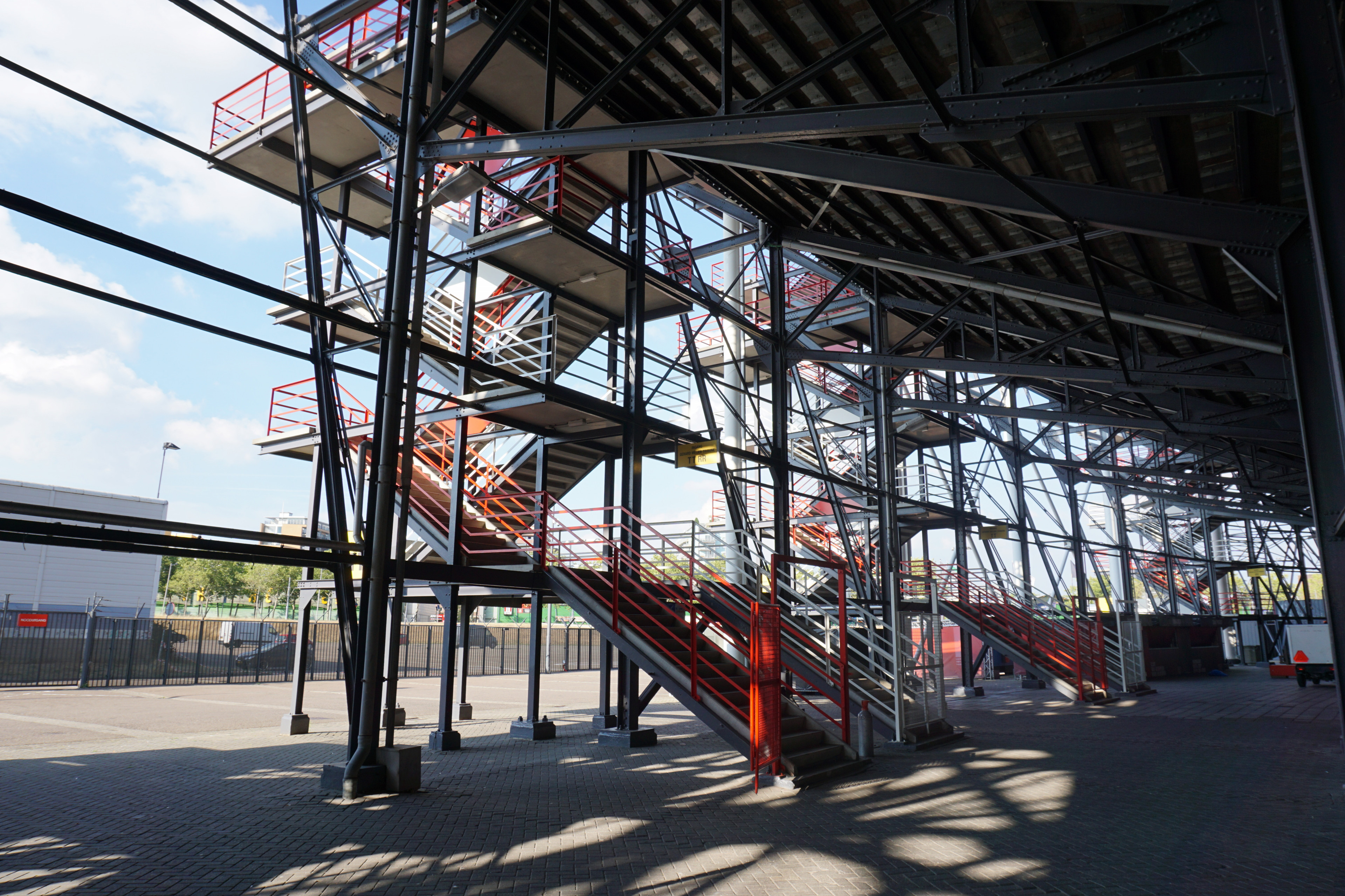 Feyenoord wil 70 miljoen in De Kuip investeren; betreft vooral achterstallig onderhoud