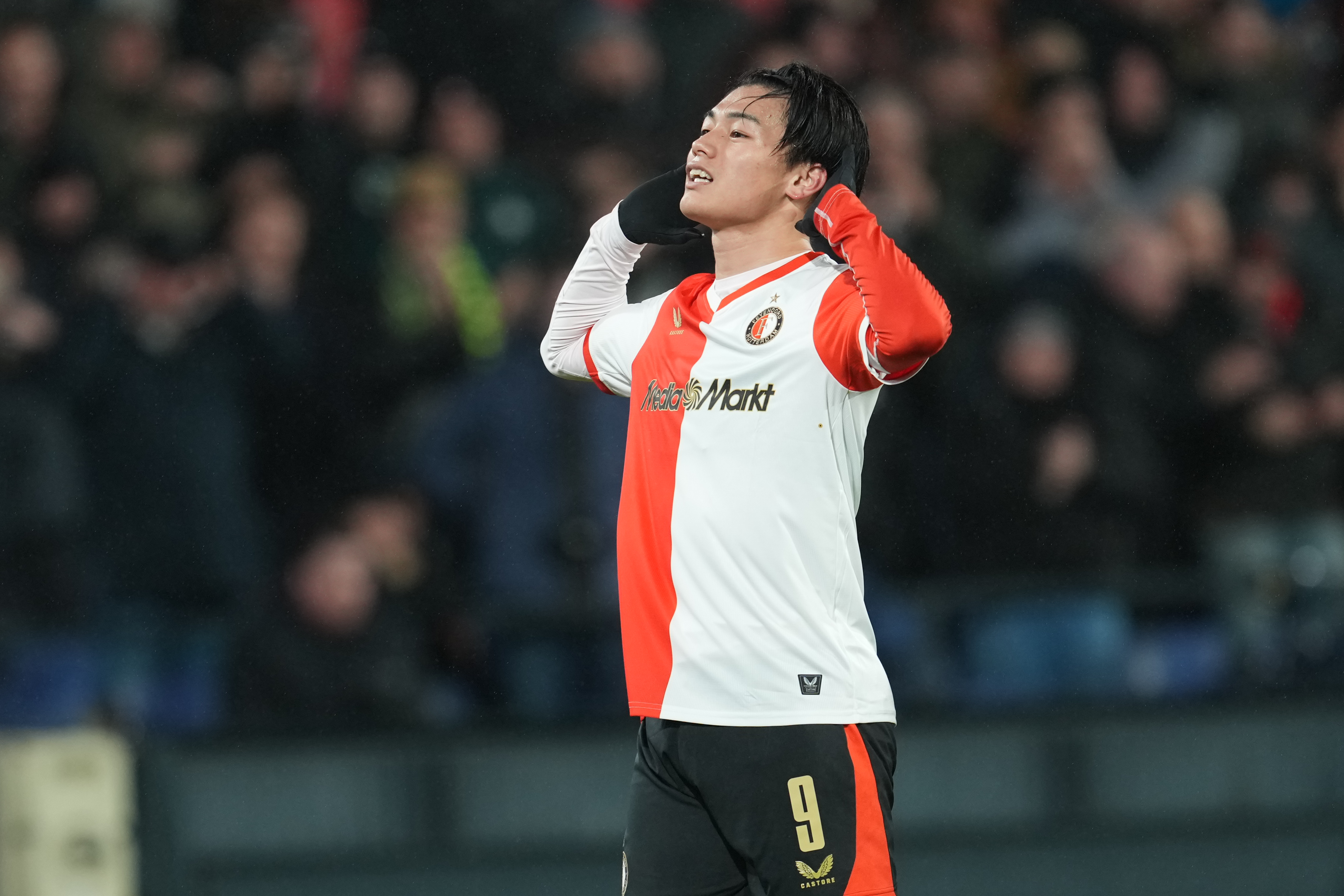 Liveblog • Ueda weer 'ouderwets' op scoringsdrift tegen PEC Zwolle [2-0]