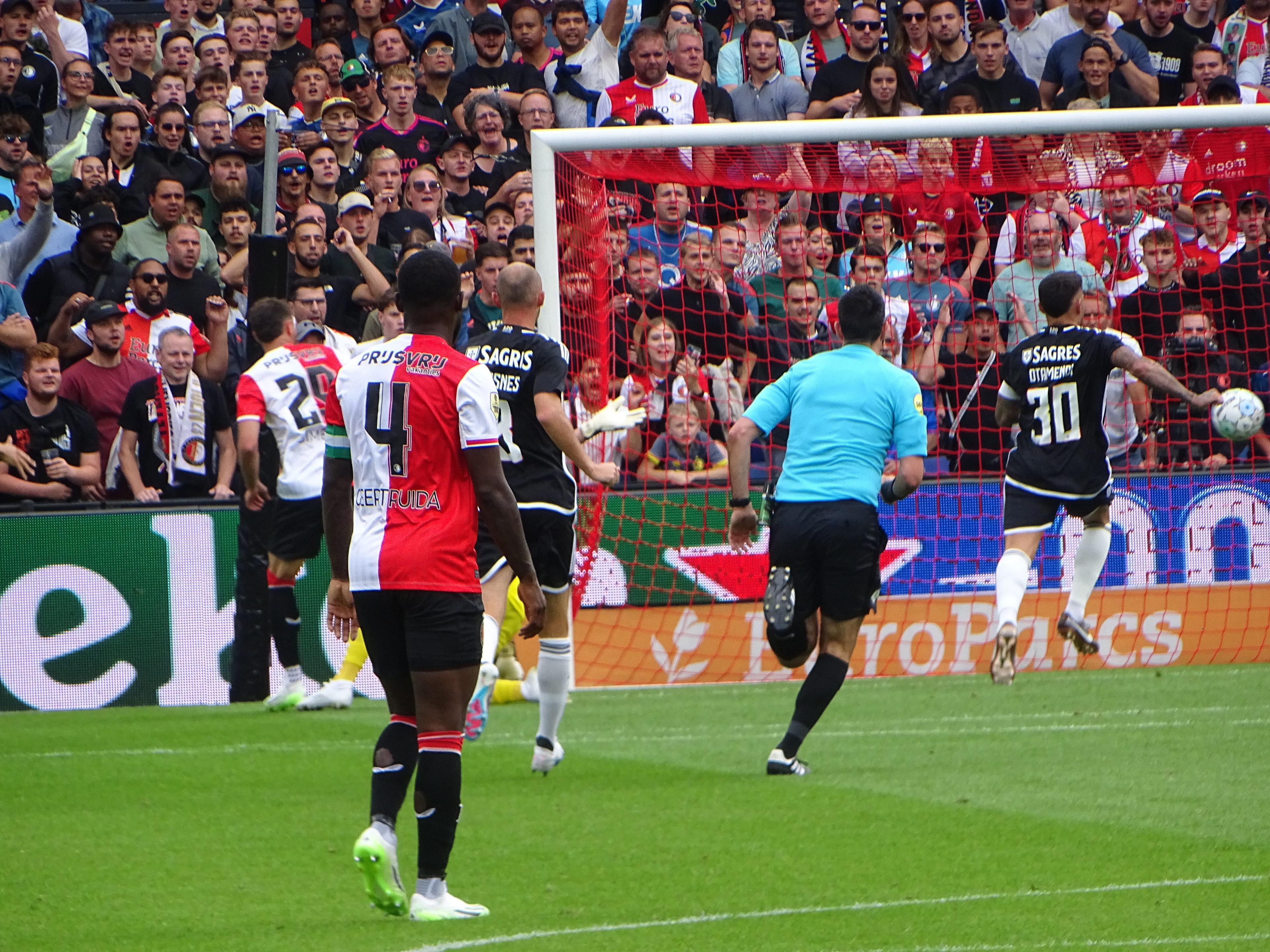 feyenoord-benfica-2-1-jim-breeman-sports-photography-36