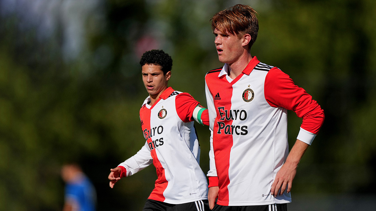 Kelvin Neijenhuis zet handtekening onder eerste contract