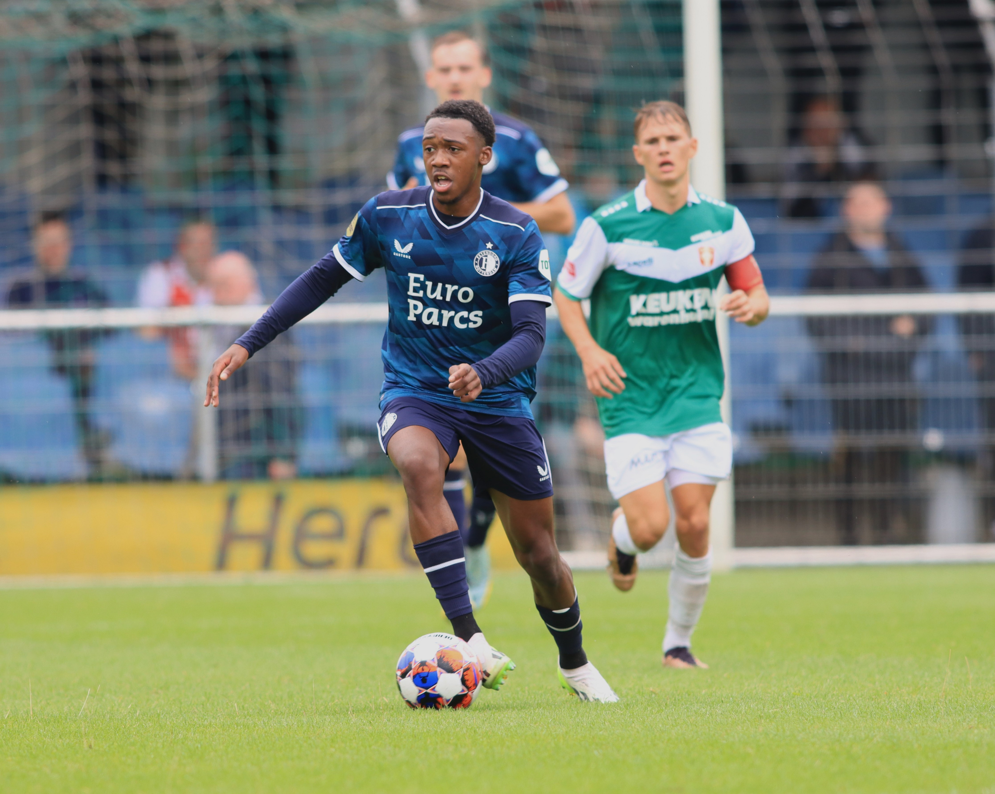 Feyenoord O21 mét Sauer, Read en Milambo ruim langs FC Dordrecht O21