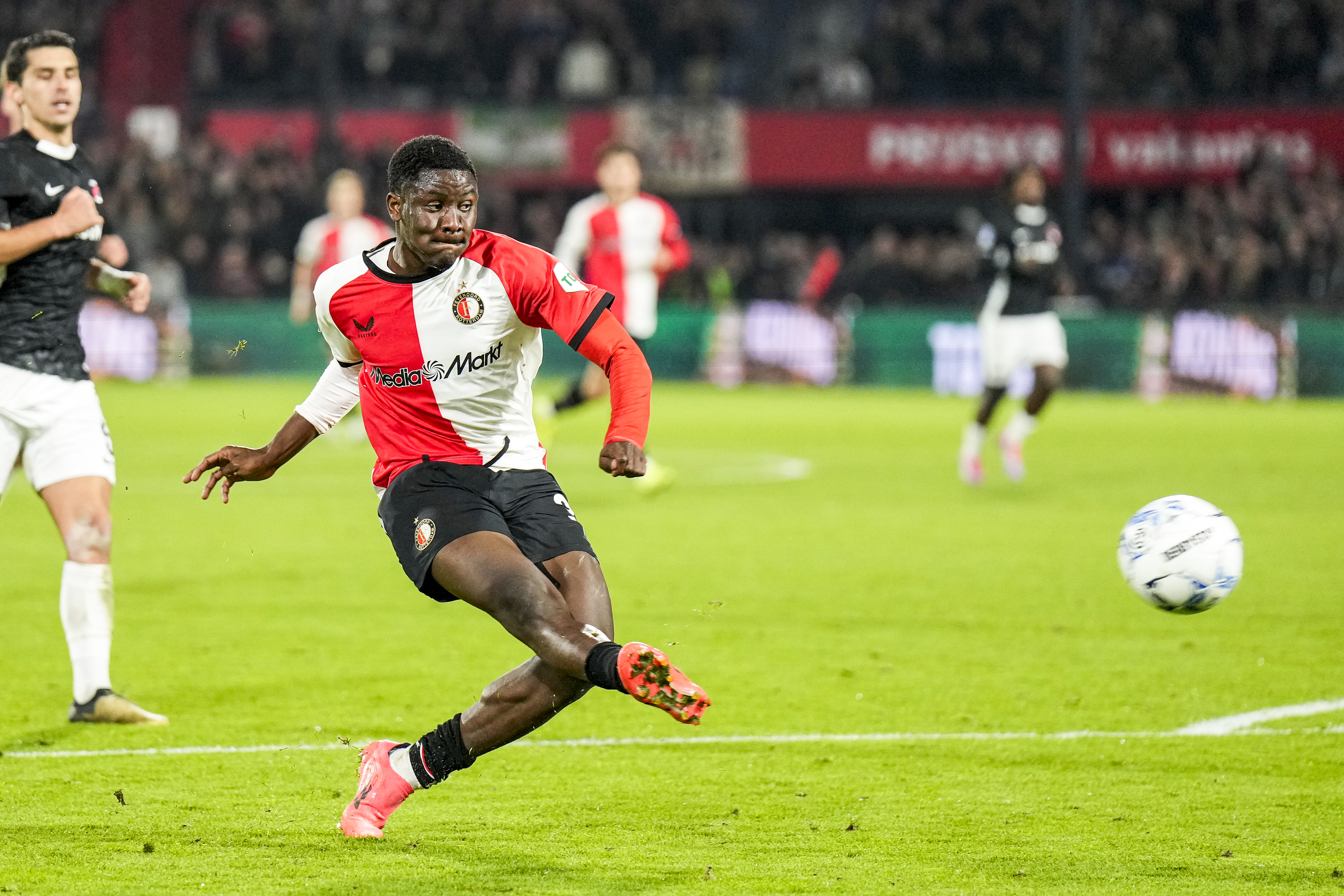 'Brighton verhuurt Feyenoord-flop Osman opnieuw; AJ Auxerre nieuwe bestemming'