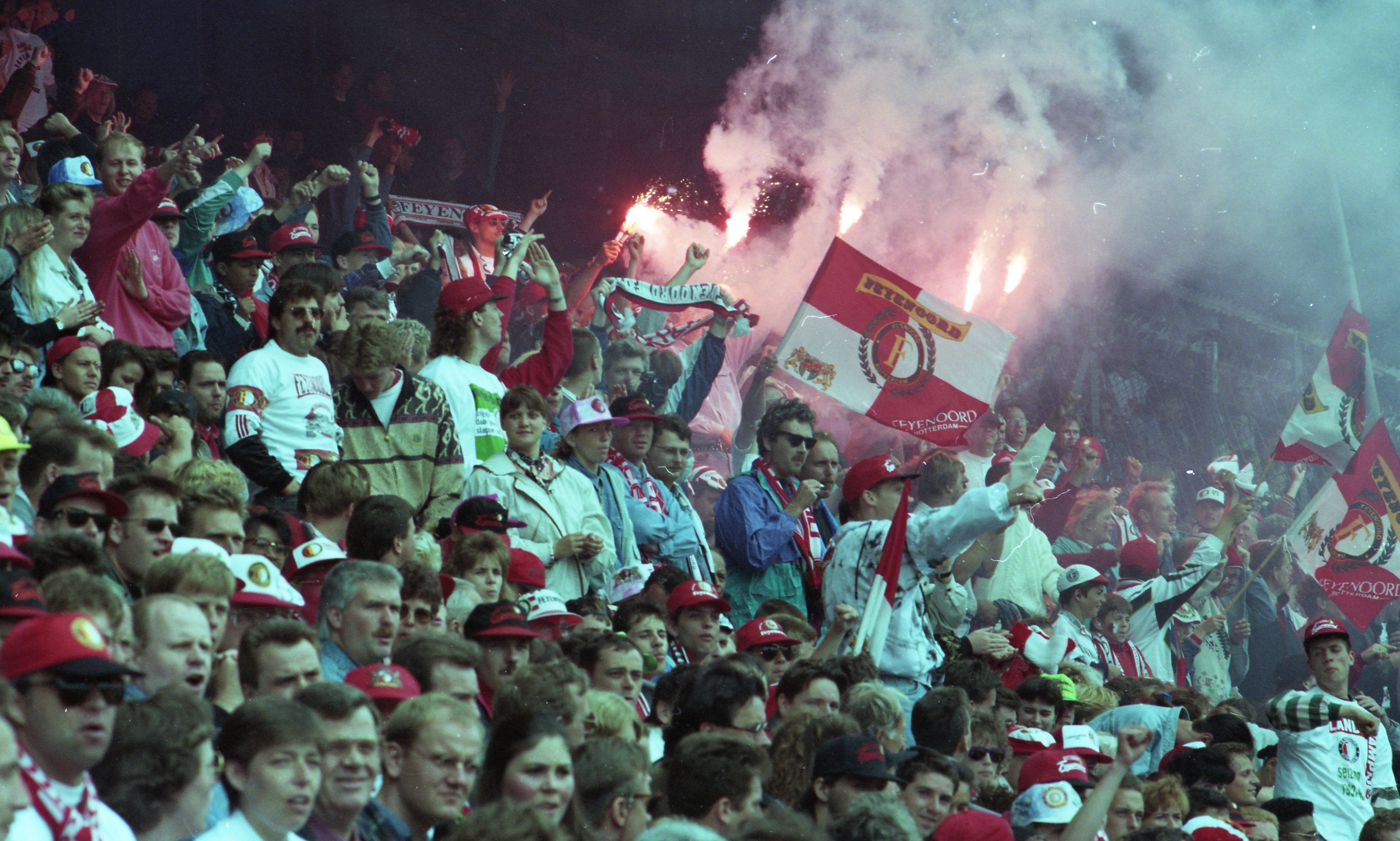 Trophy Story • Landstitel 1993: ‘We zwaaien met zijn allen naar de Kuip’