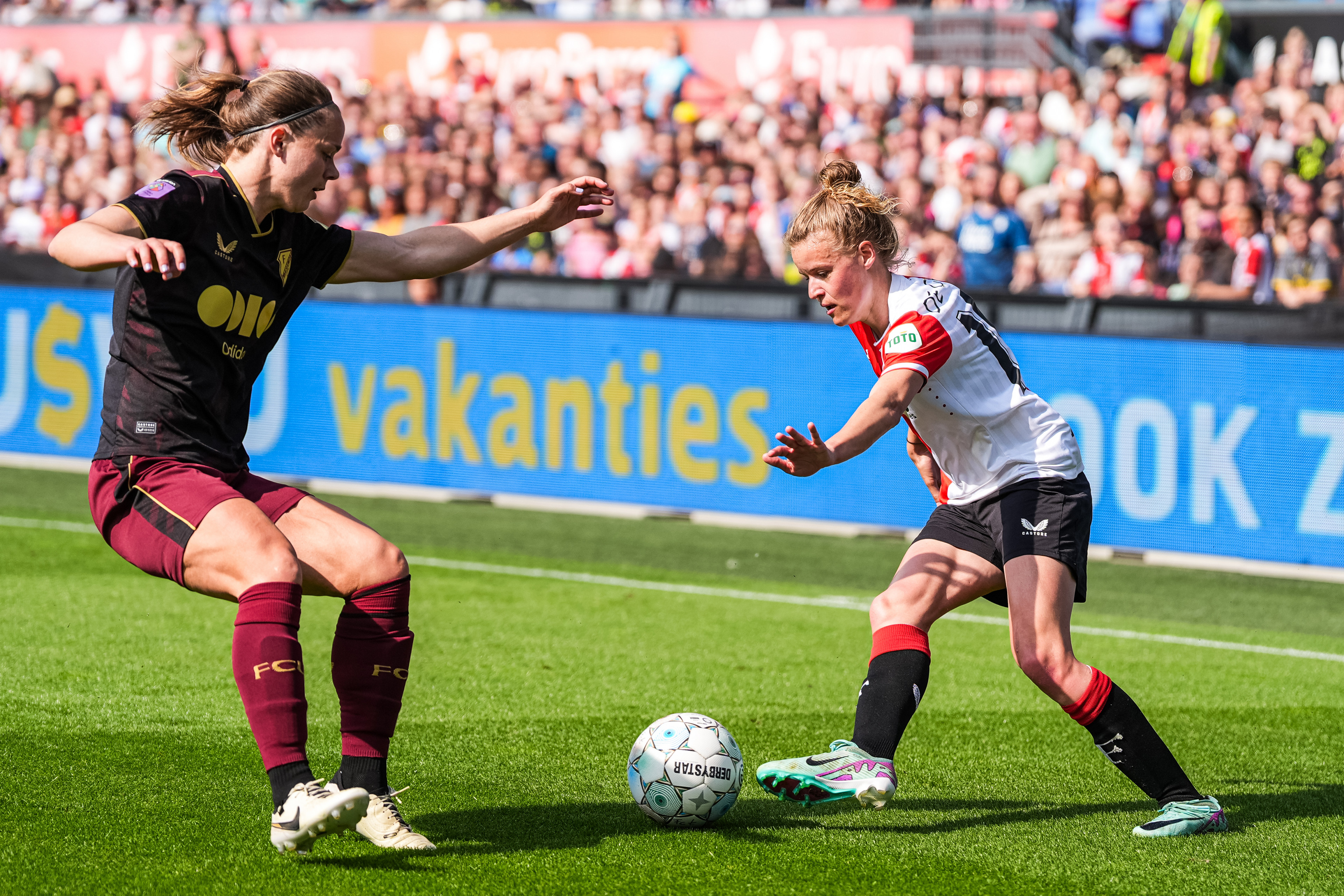 Feyenoord V1 eindigt seizoen met nederlaag tegen FC Utrecht in De Kuip