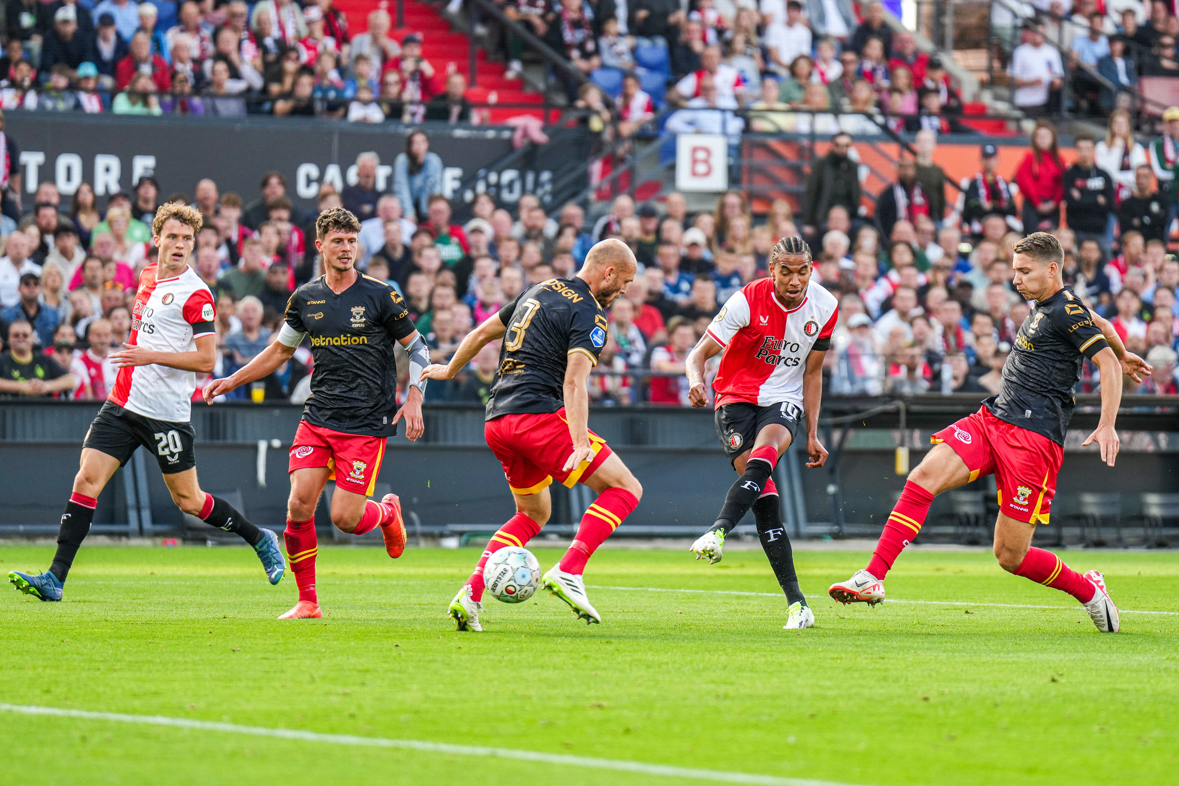Feyenoord wint eenvoudig van Go Ahead Eagles • 3-1 [FT]