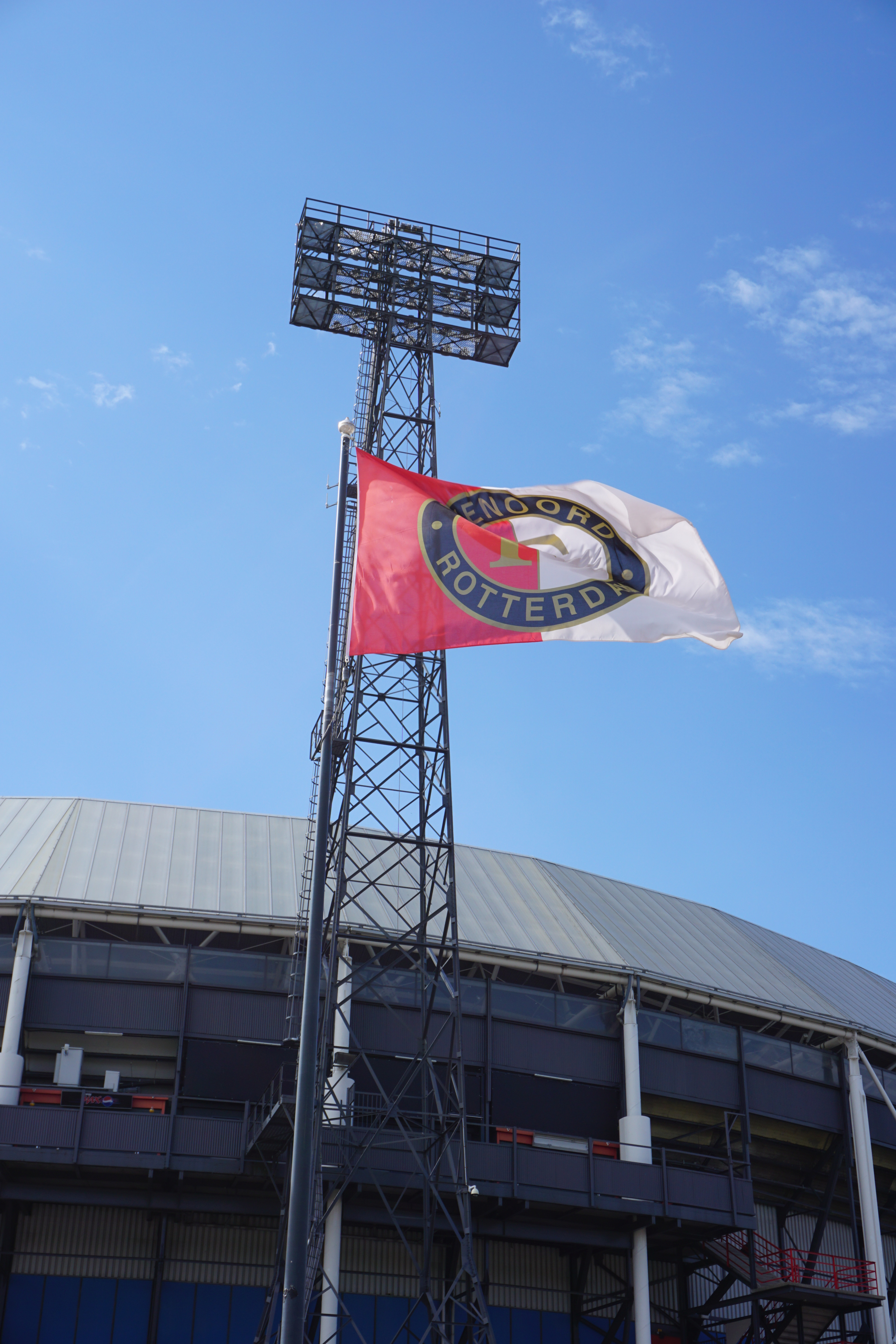 CARU Containers wordt Official Partner Feyenoord