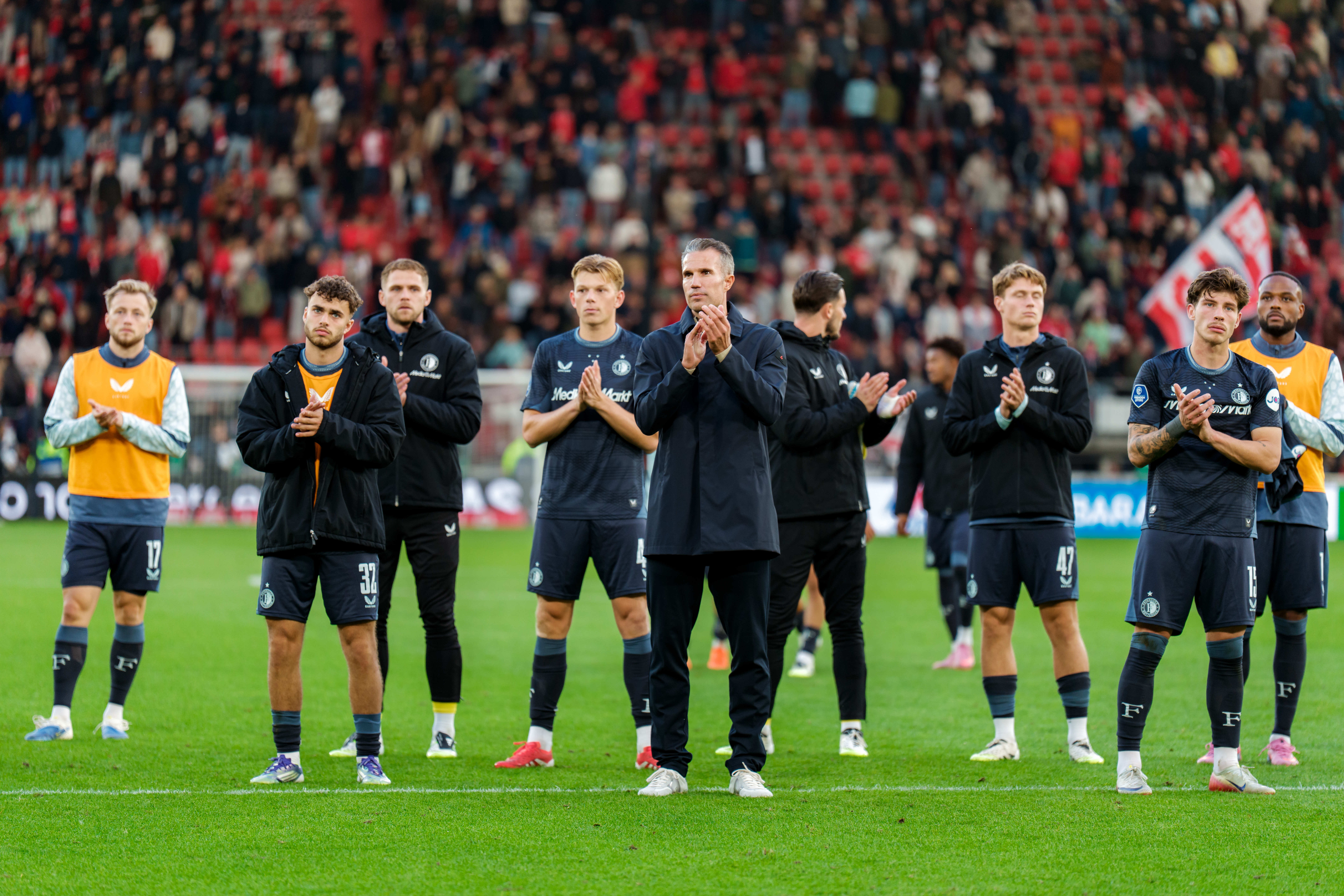 Van Hanegem kritisch na gelijkspel: "Feyenoord rende in de slotfase massaal achteruit"