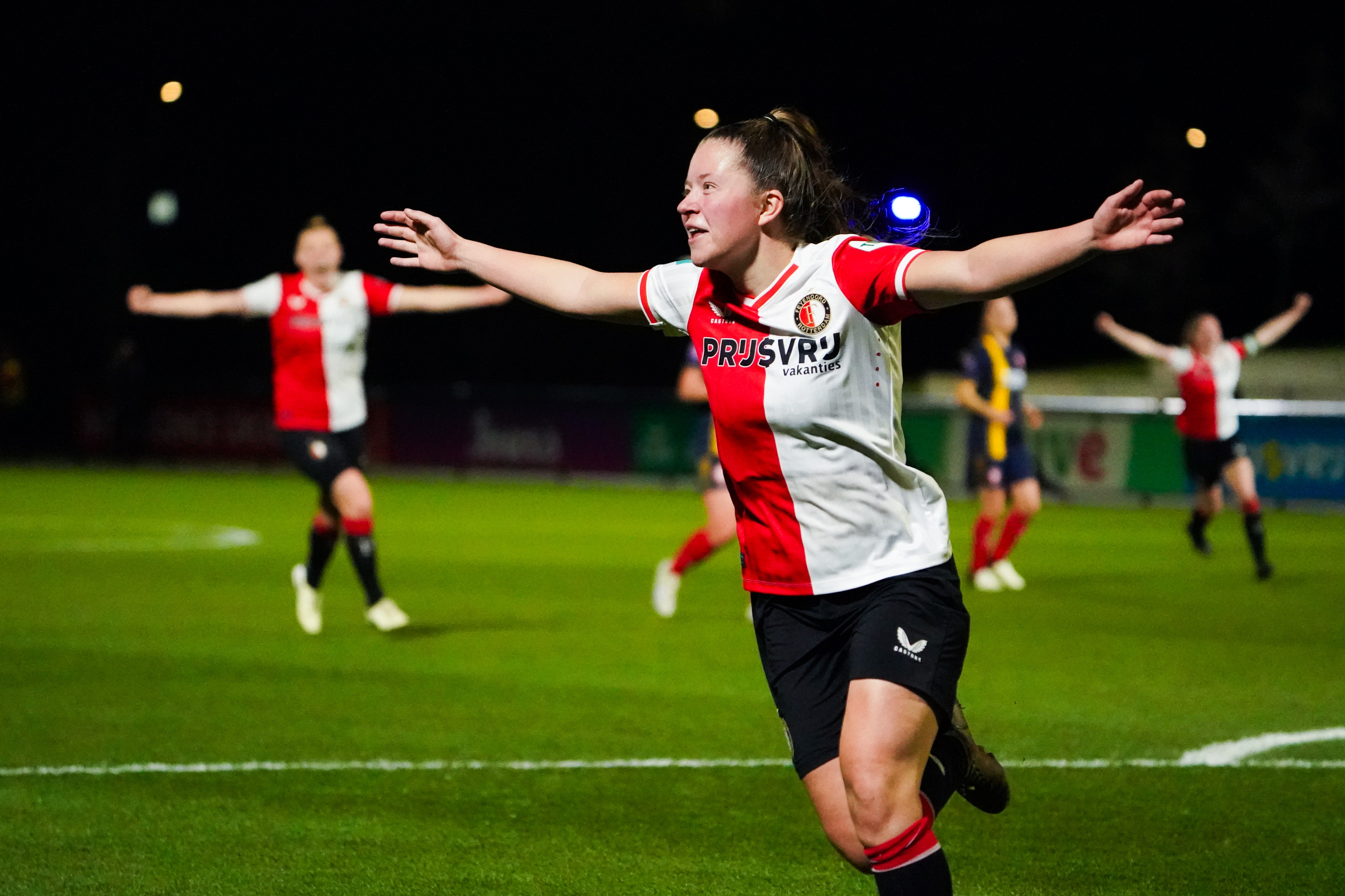 BEKERSTUNT • Feyenoord V1 schakelt FC Twente V1 overtuigend uit in KNVB Beker