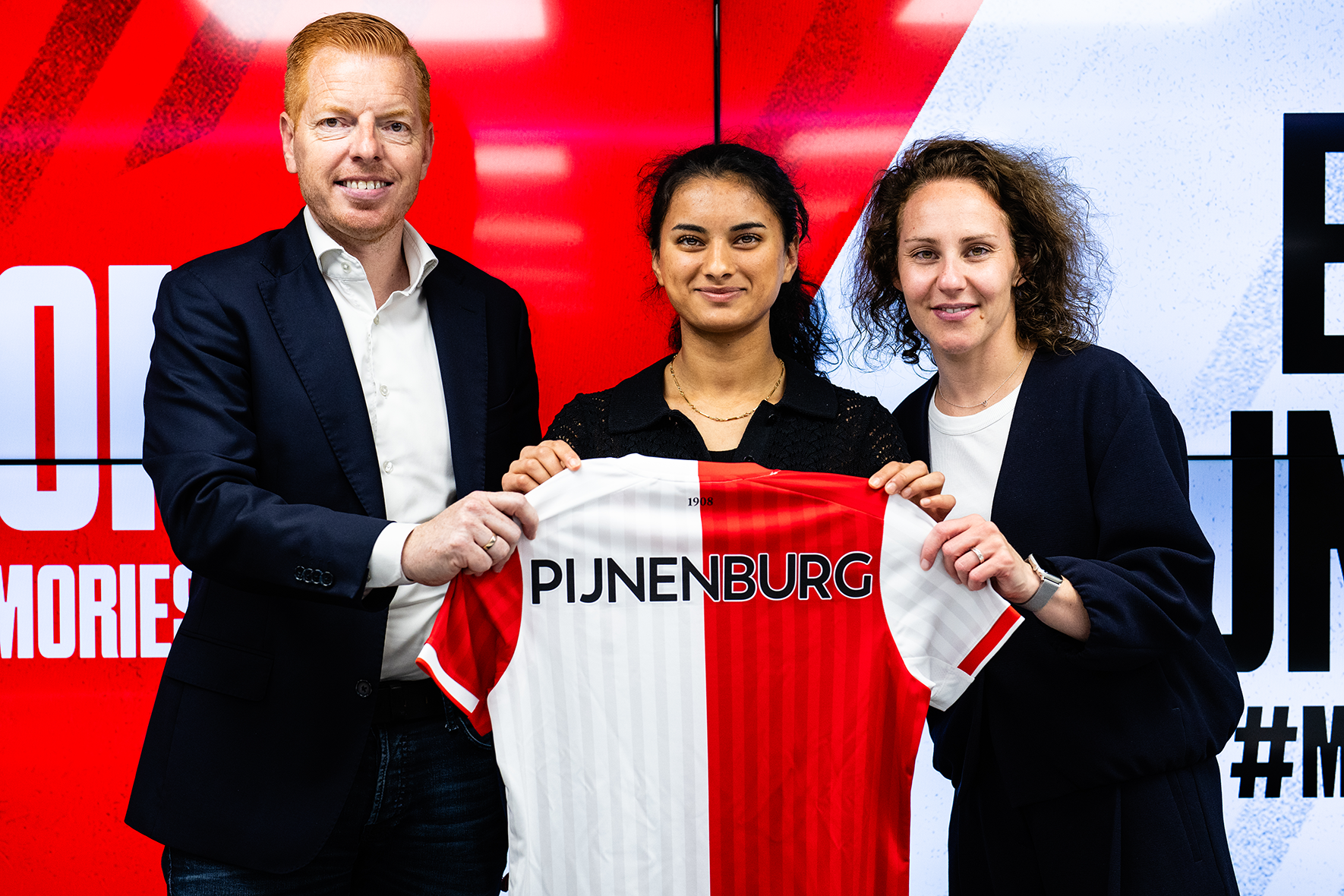 Emma Pijnenburg tekent eerste contract