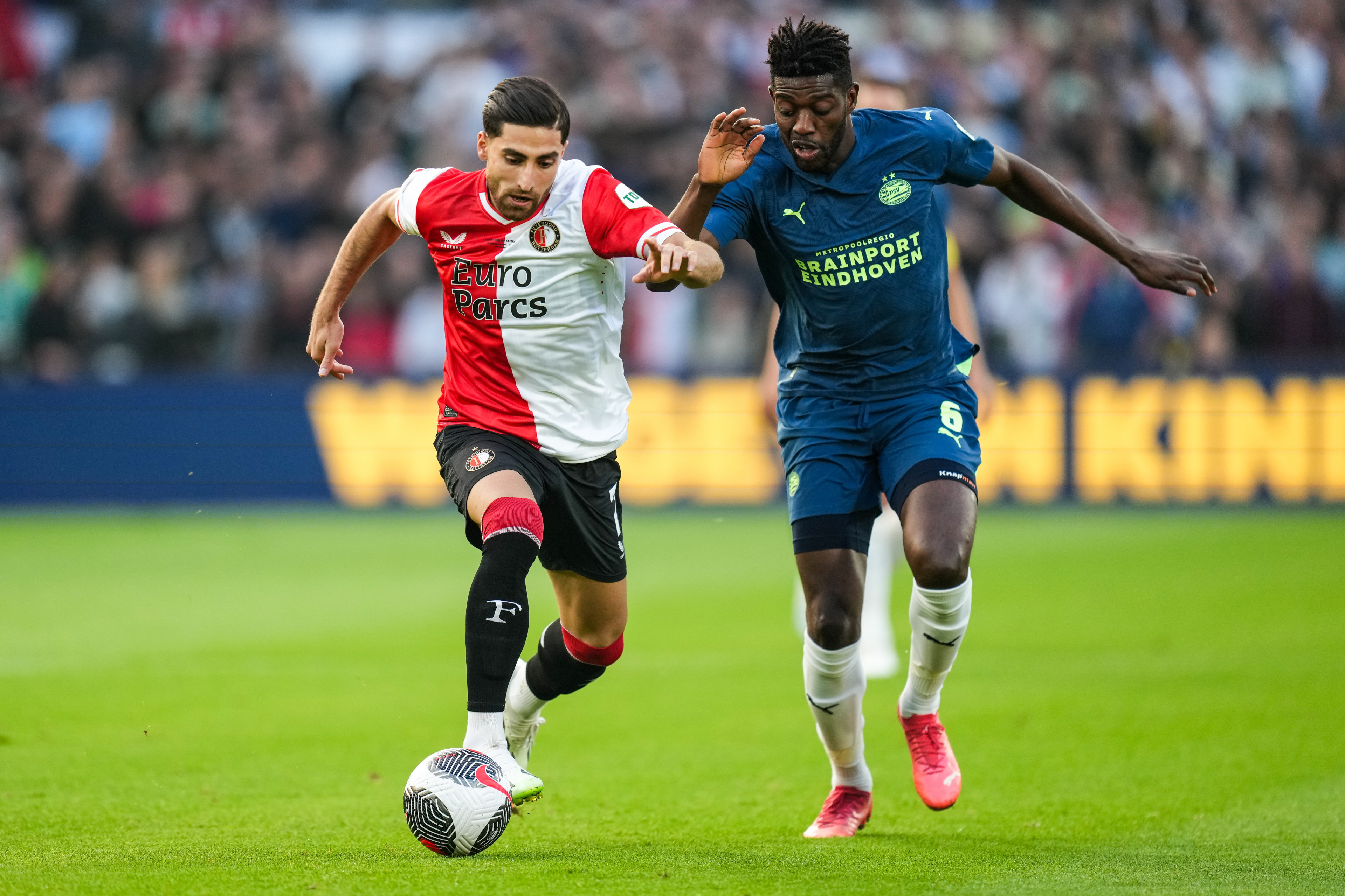 Te Kloese: "Voor Jahanbakhsh staat de deur altijd open, maar Feyenoord is aan het doorselecteren"