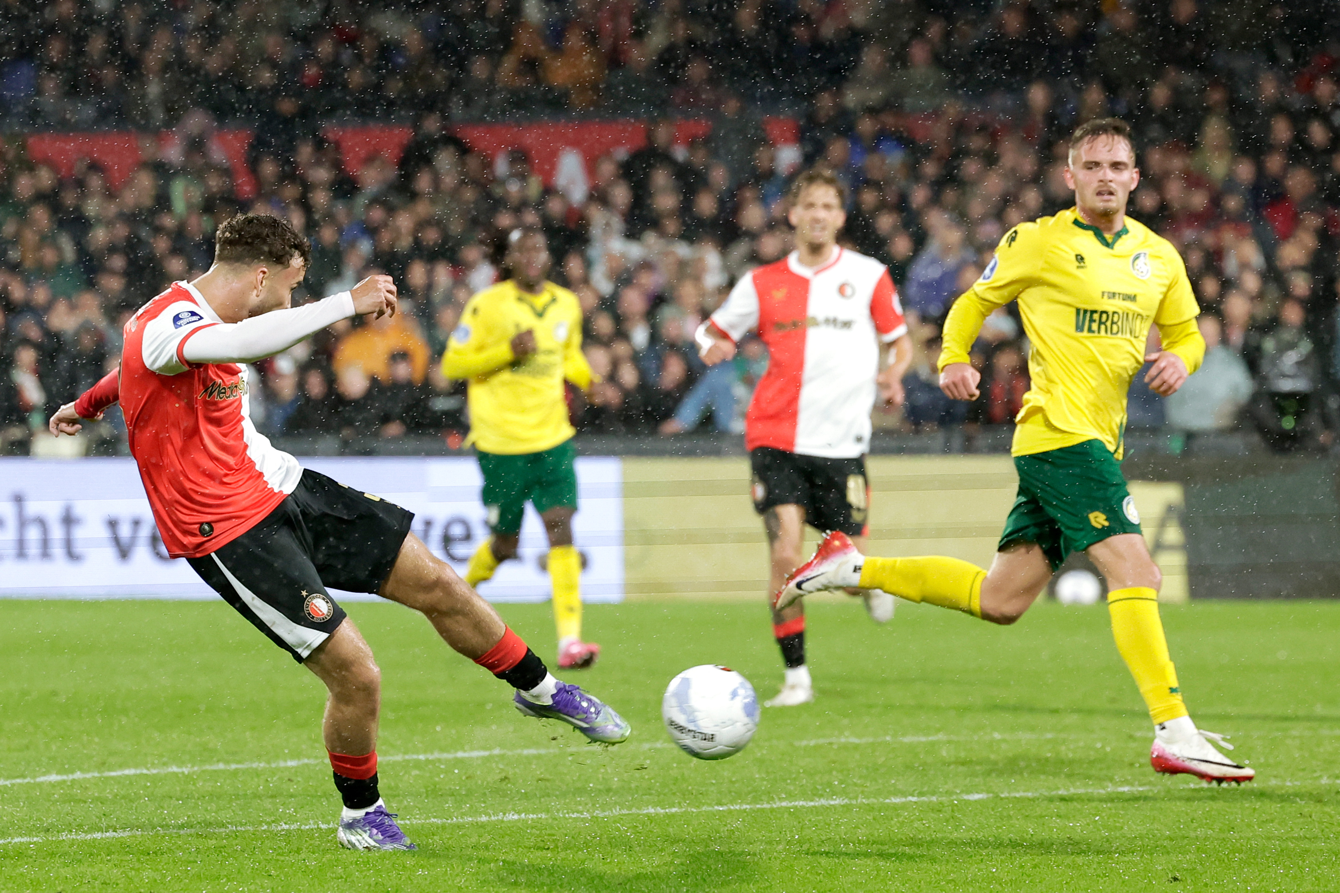 Samenvatting • Feyenoord verslaat Fortuna Sittard en blijft foutloos in Eredivisie