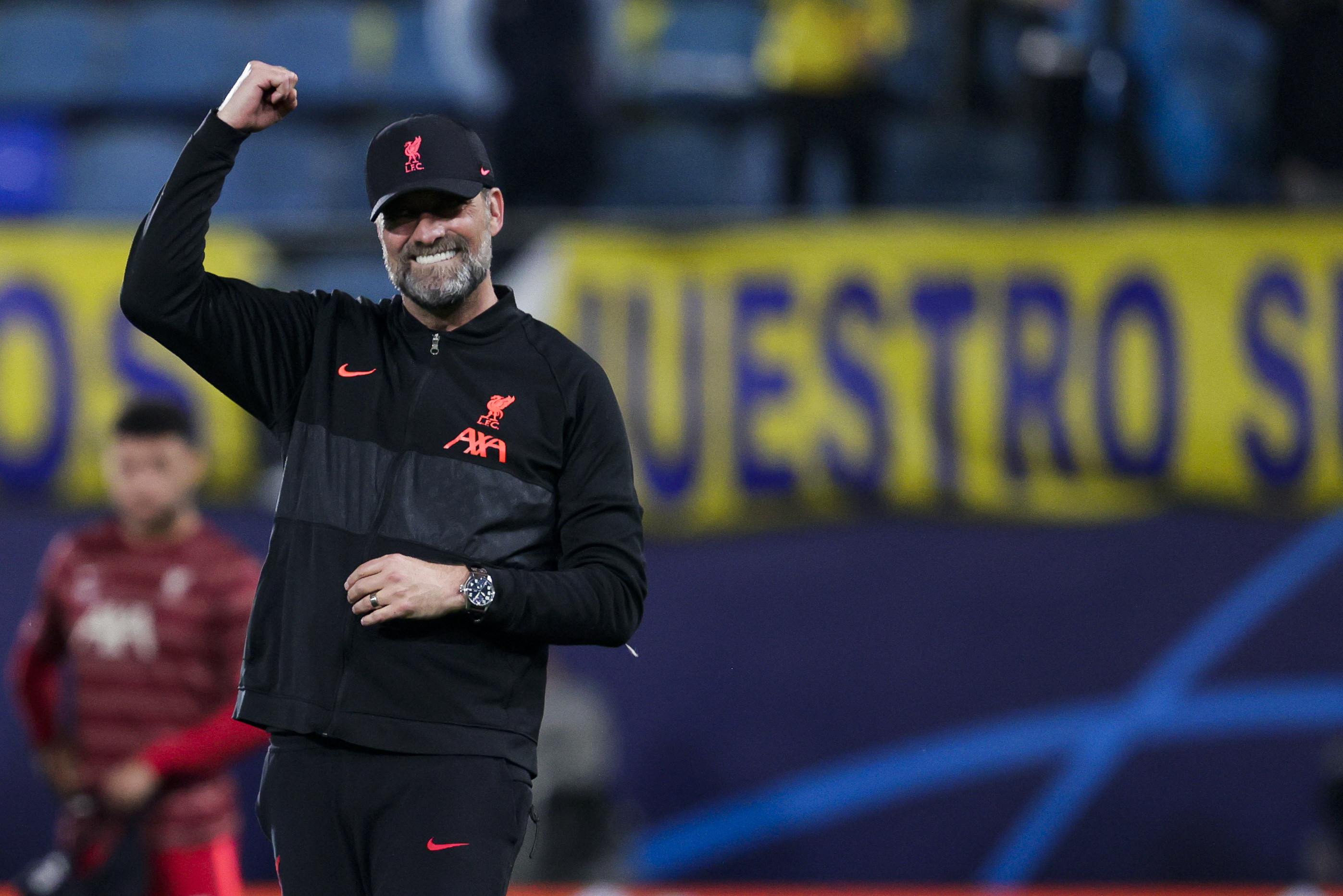 Video • Klopp zingt "Arne Slot" bij afscheid op Anfield