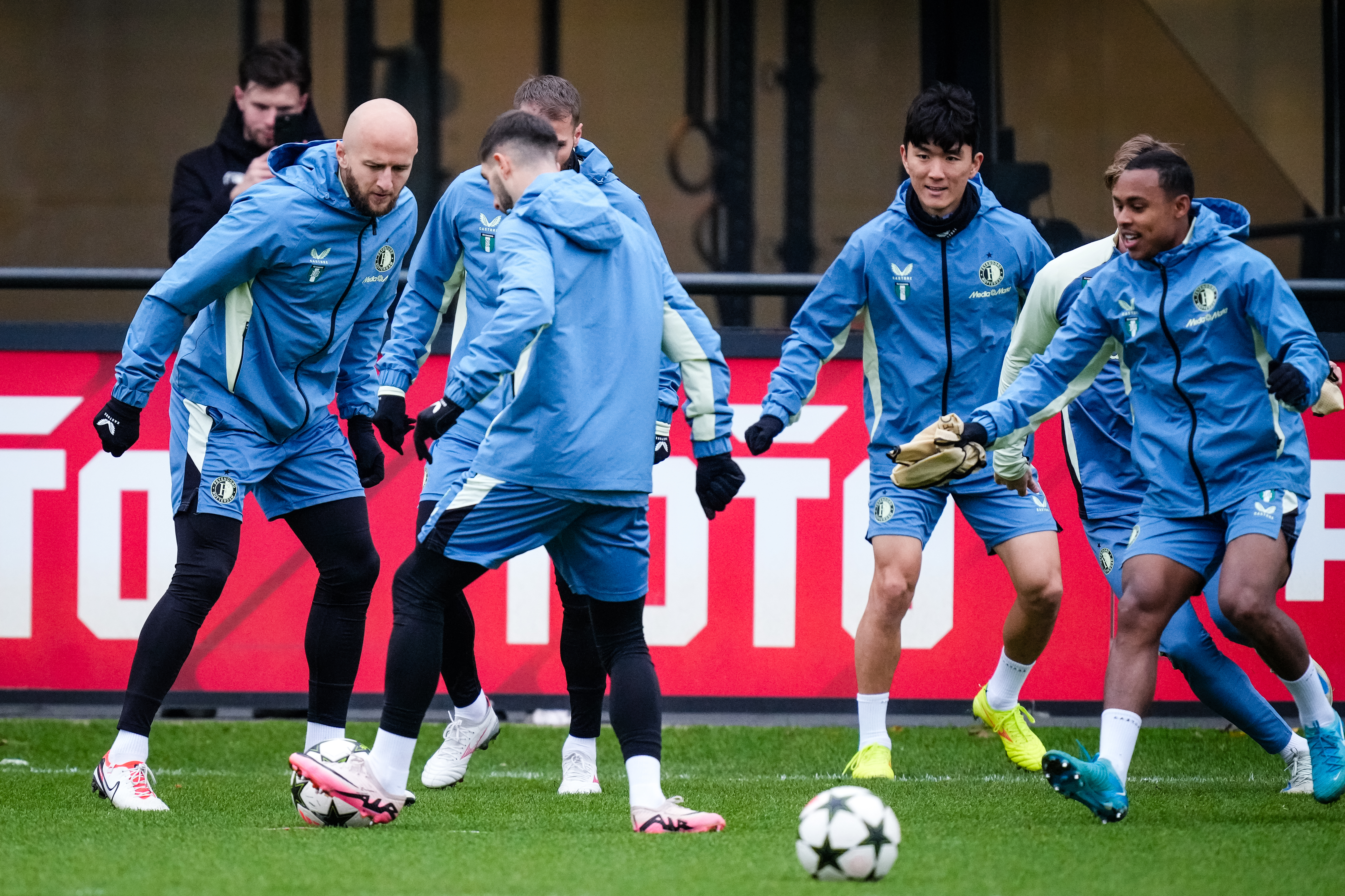 Trauner en Bueno trainen mee tijdens afsluitende training voor cruciaal CL-duel