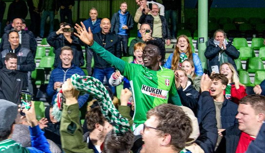 Verhuurde Feyenoorders: Hendriks op bezoek in De Kuip, Dordrecht wint ruim van Jong Ajax