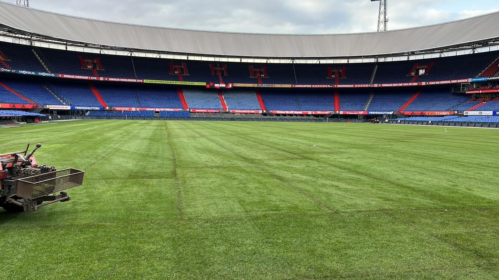 Jacht op De Kuip • Eenwording langs een spaghettibord van aandelen en belangen...