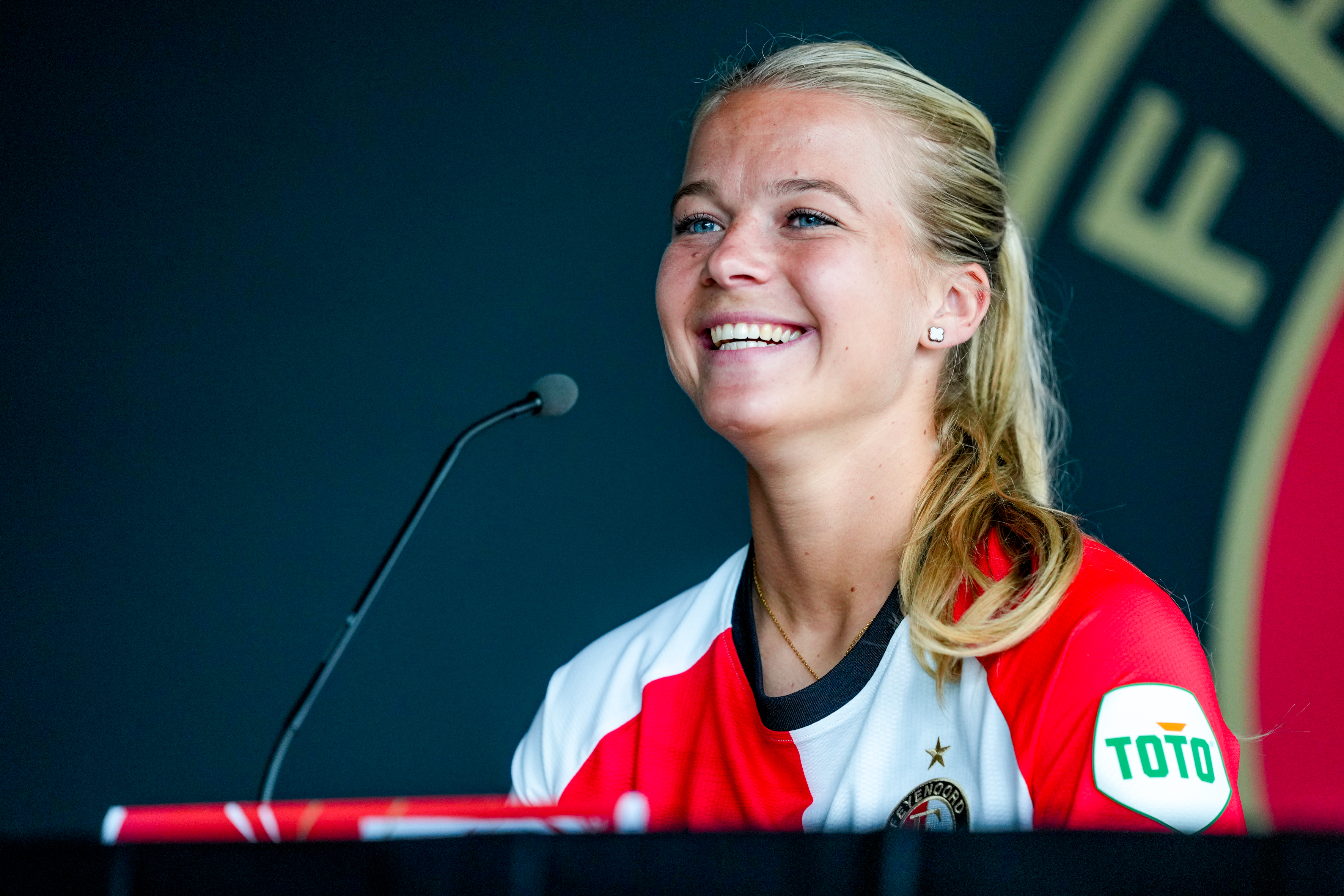 Feyenoord V1 overklast Telstar met 8-1; Van de Westeringh terug na anderhalf jaar blessureleed