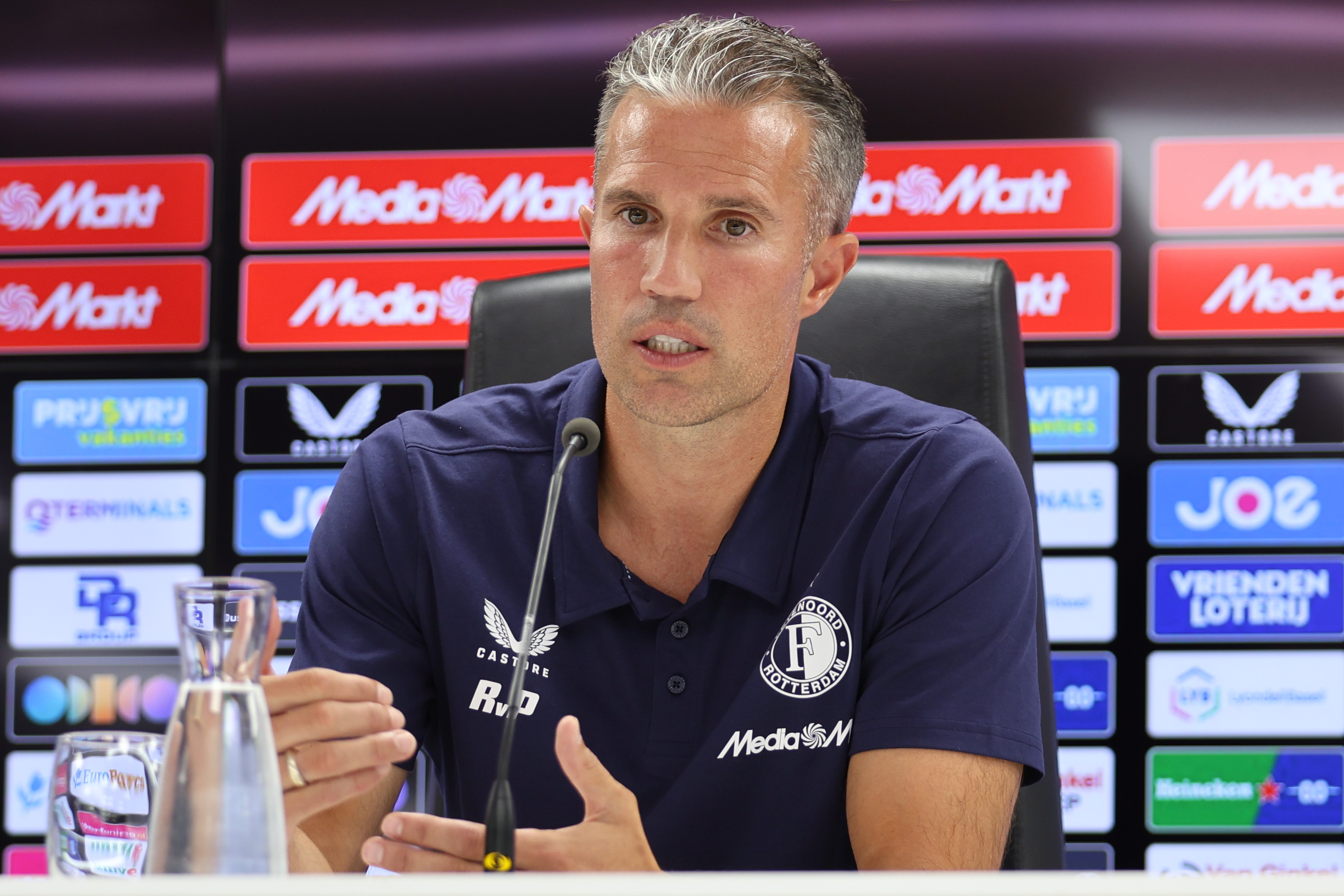 Van Persie: "Wij hebben iets recht te zetten zondag"