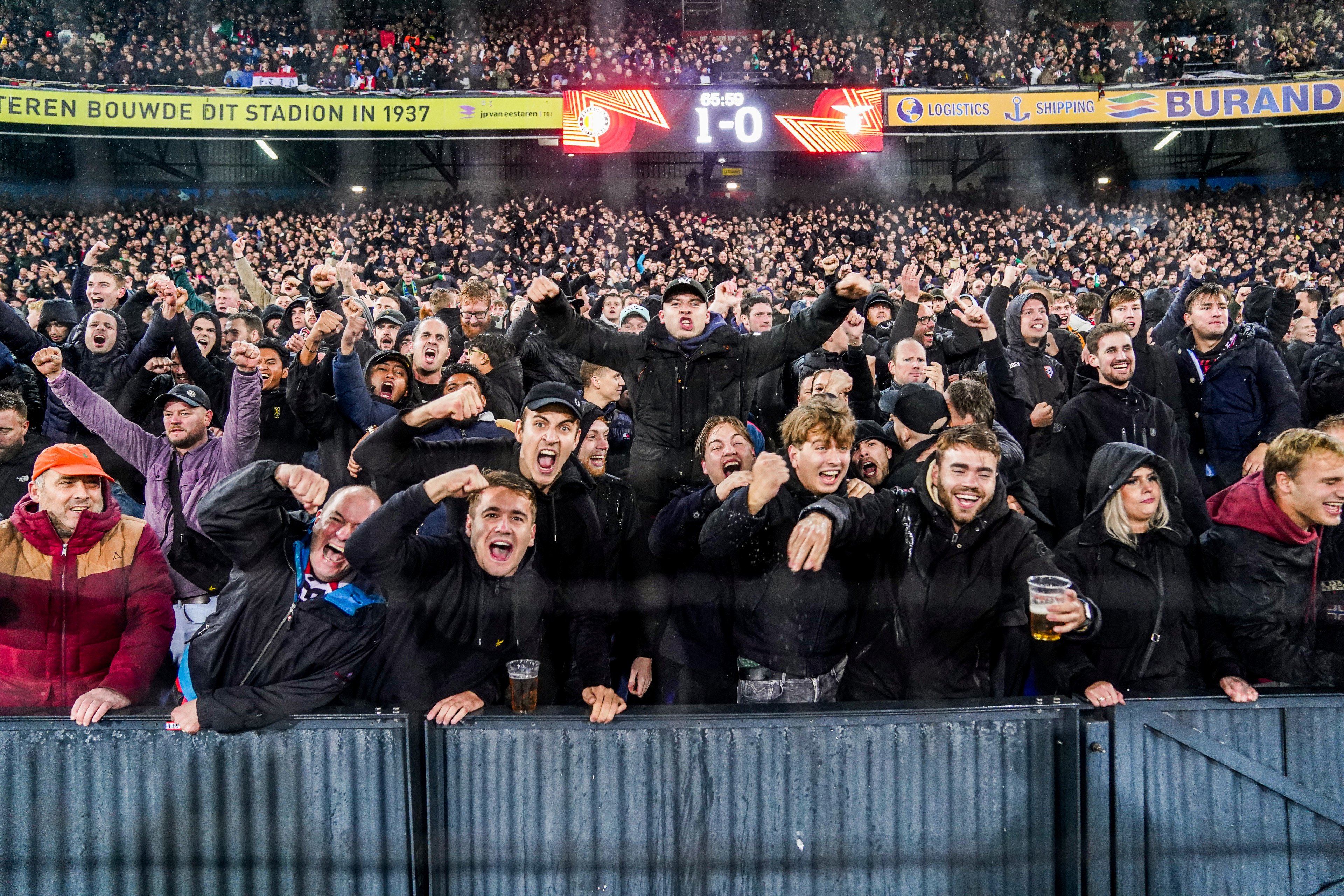 Throwback • De Kuip ontploft. Feyenoord wint door eigen goal Veltman