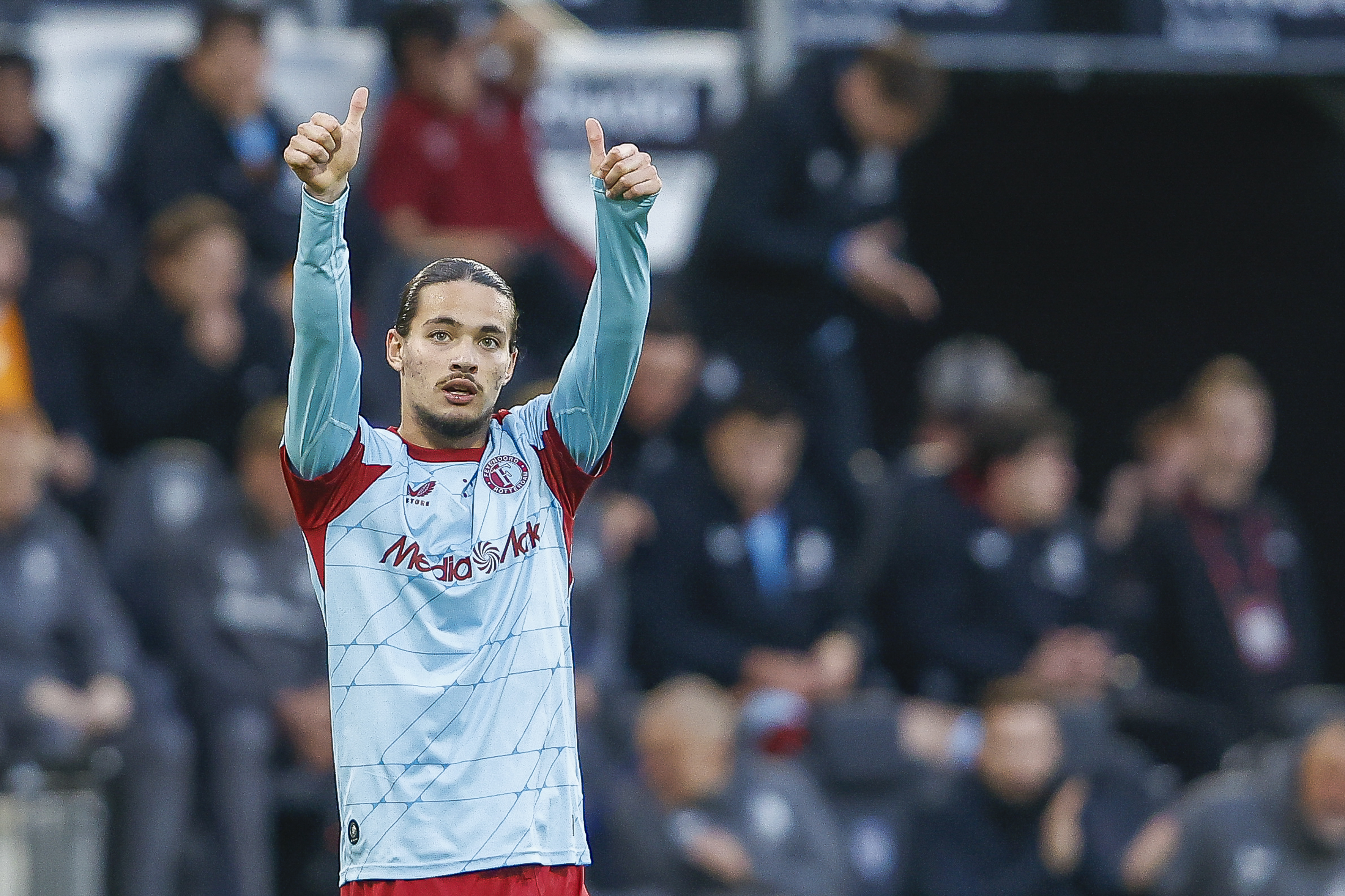 Feyenoord walst over Heracles heen in Almelose schiettent: 0-7