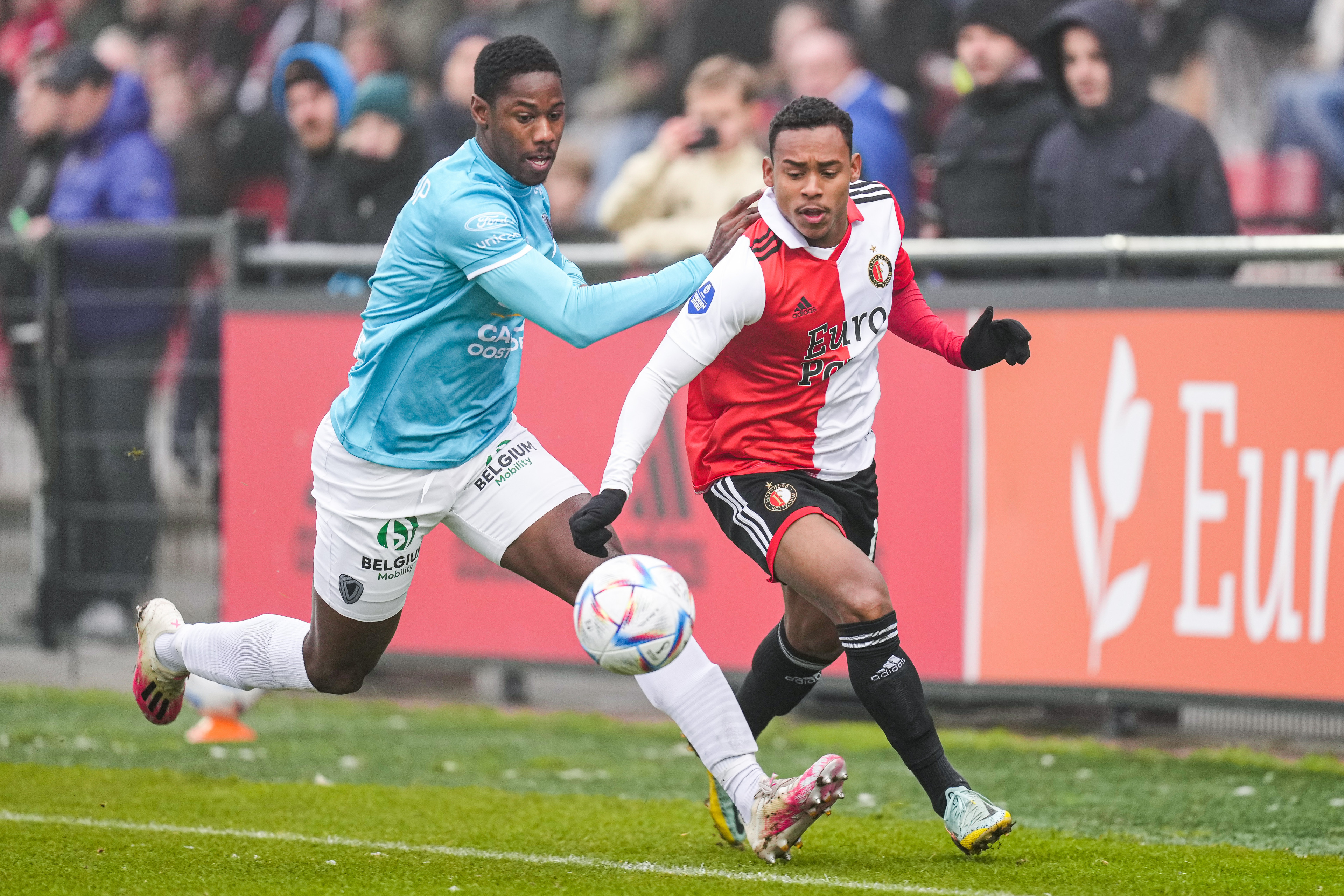 Feyenoord kent weinig moeite met KV Oostende