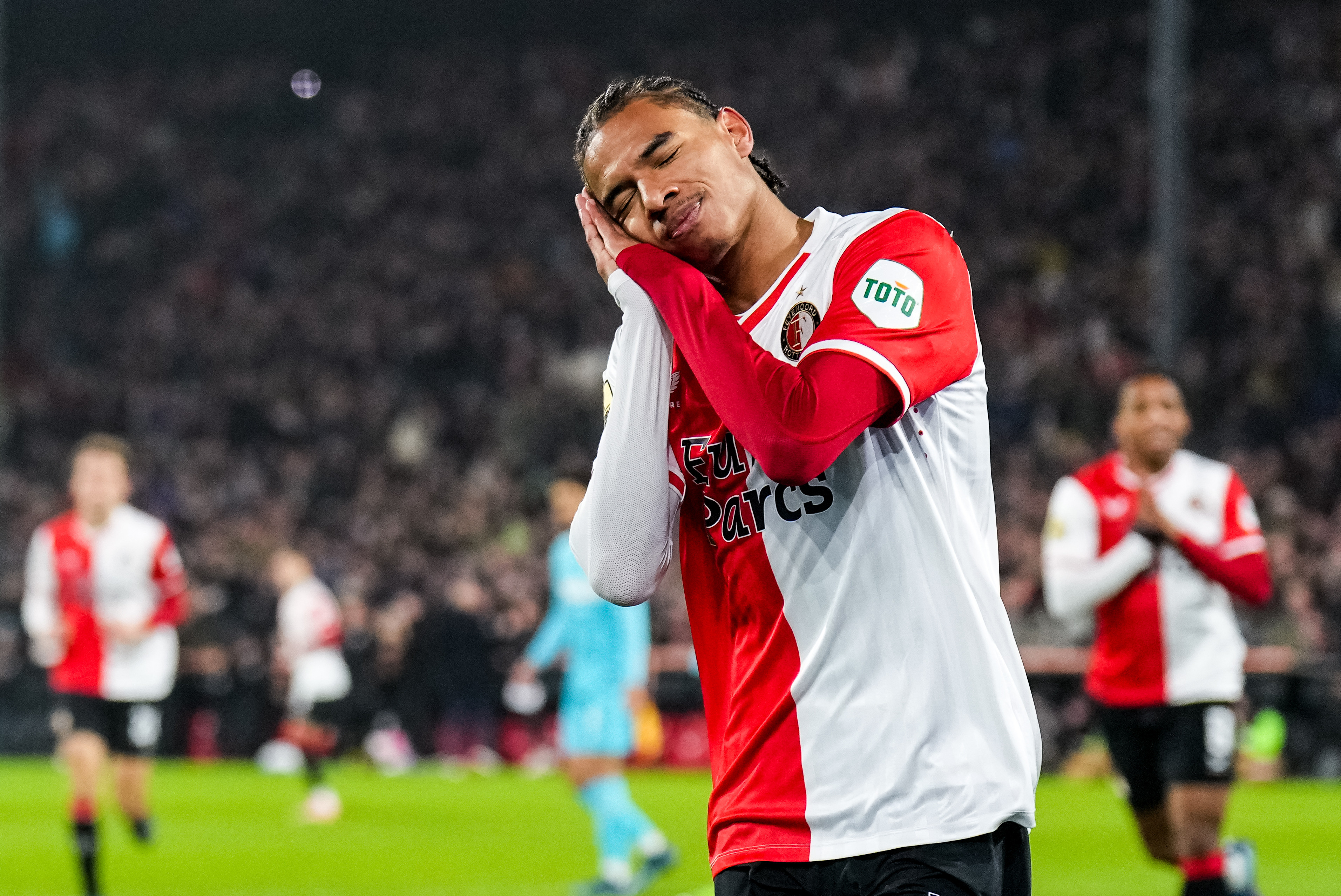 Stengs: "Feyenoord heeft mij veel gebracht, ik ben blij hier"