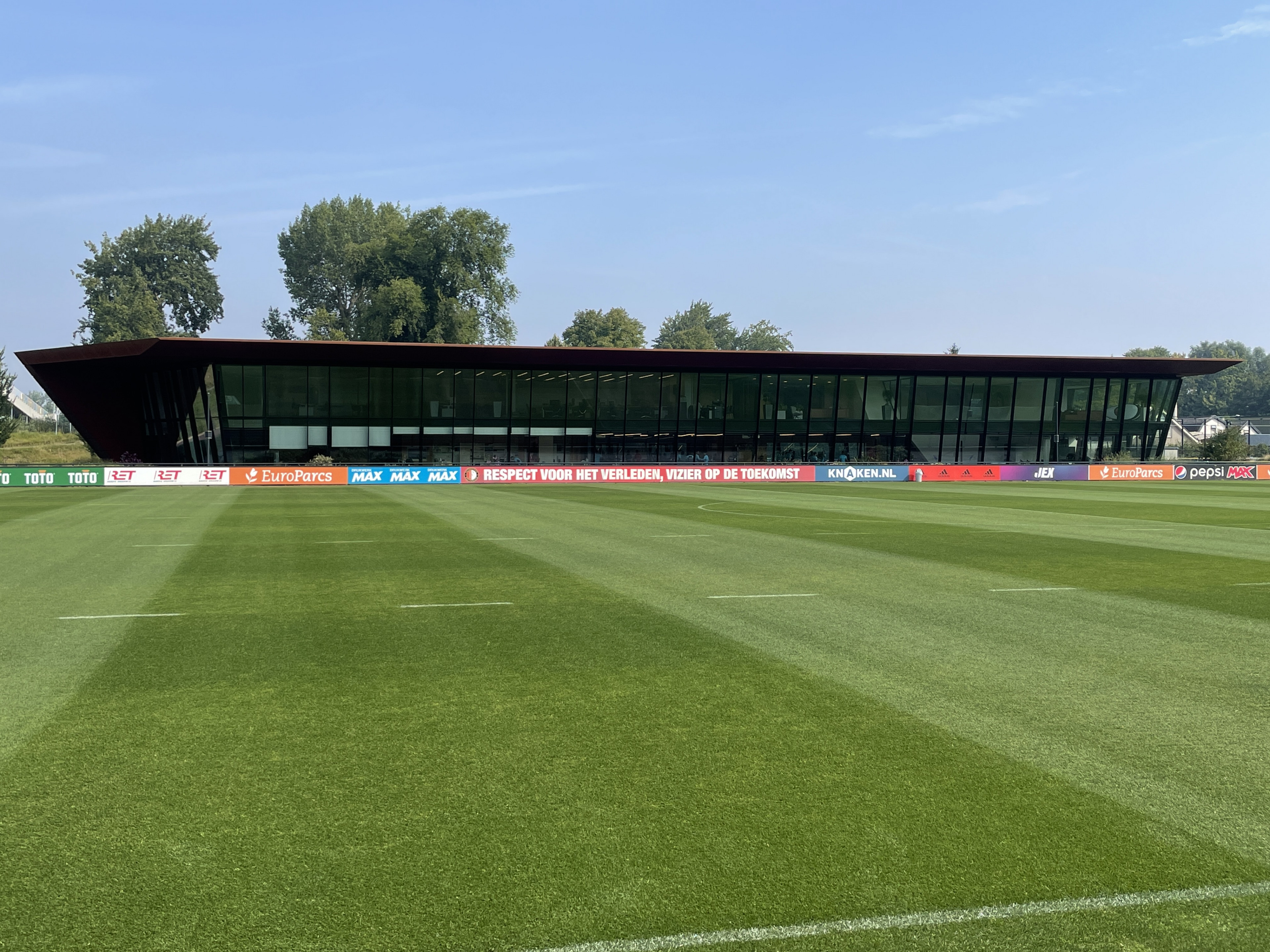 Feyenoord traint woensdag 27 maart openbaar