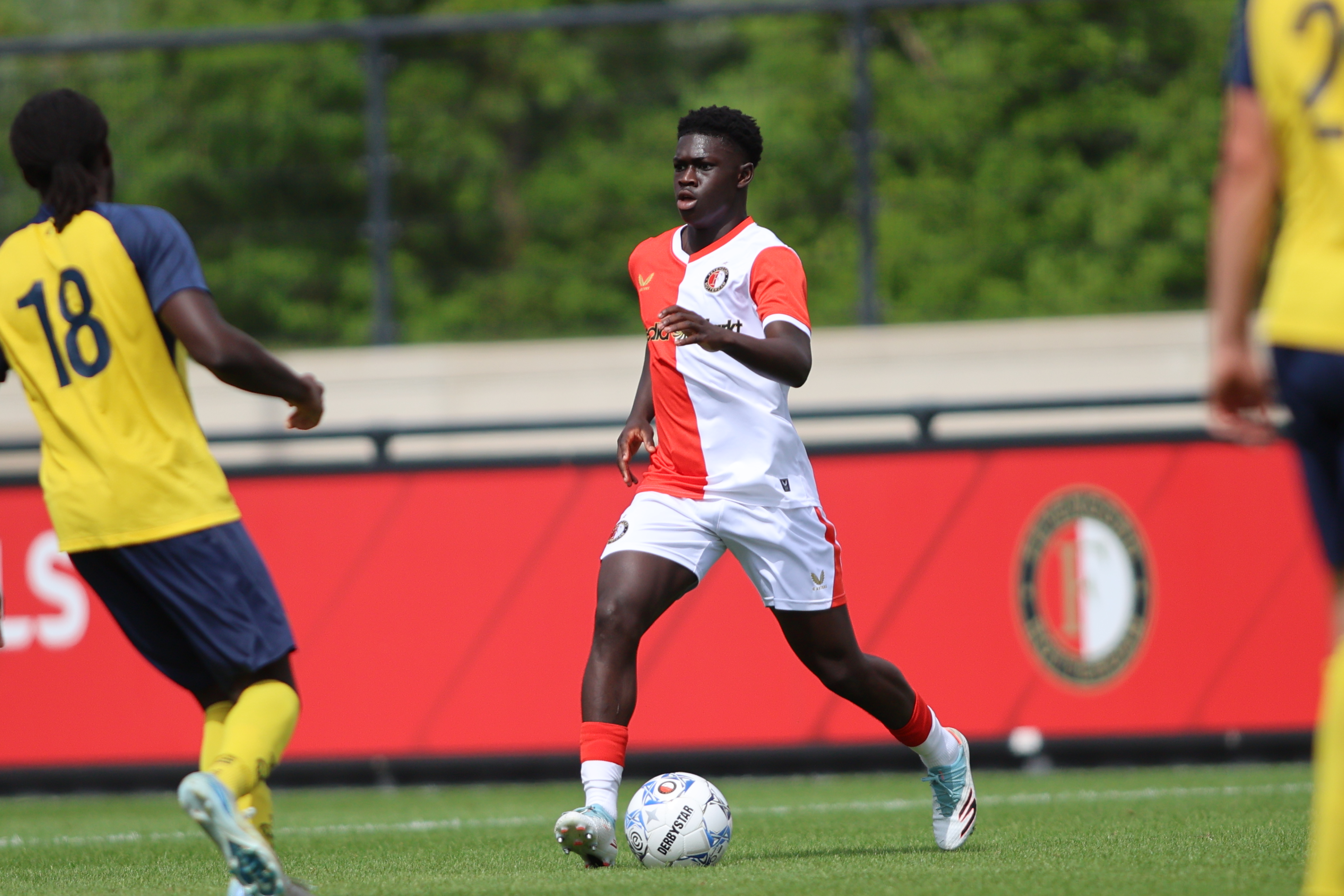 hakeem-agboluaje-vs-union-saint-gilloisse-jim-breeman-sports-photography-1