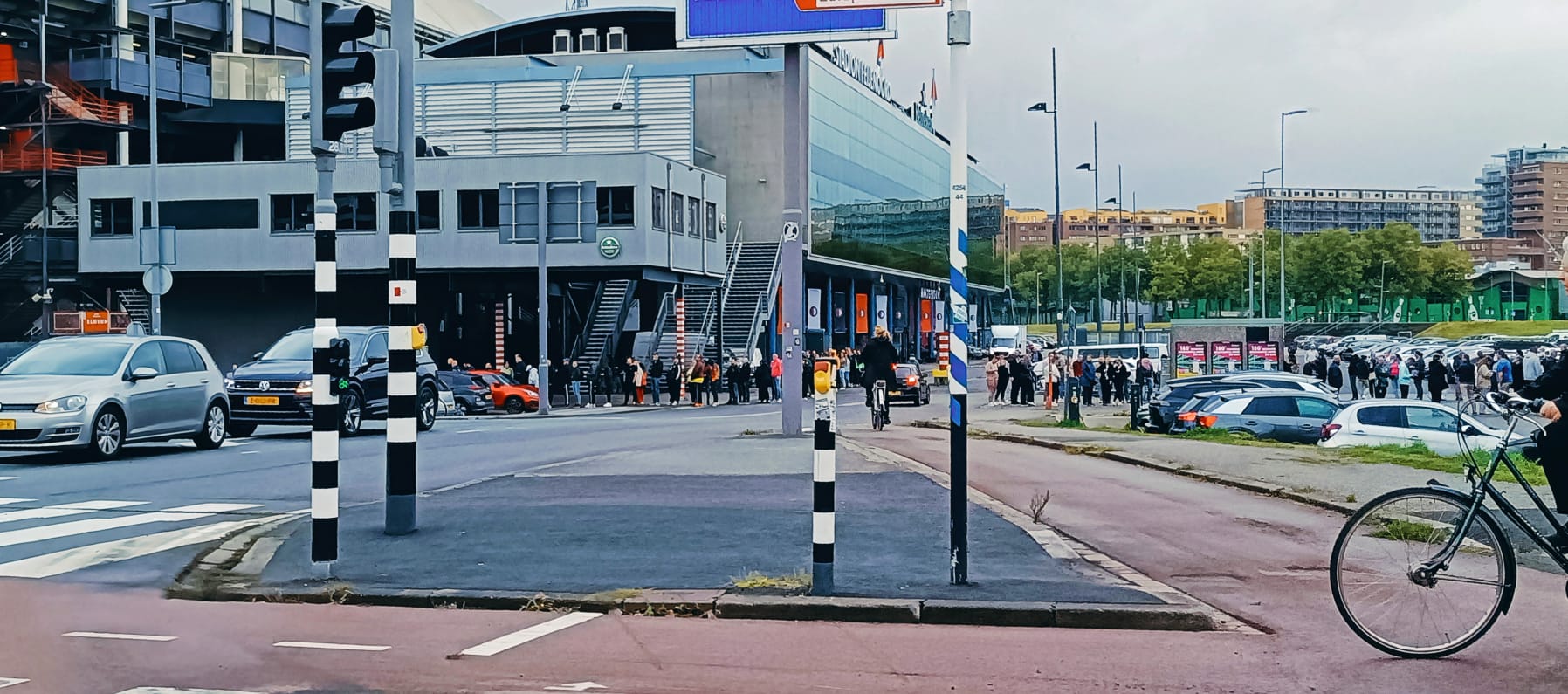 Enorme rij bij fanshop(s) voor het nieuwe uitshirt