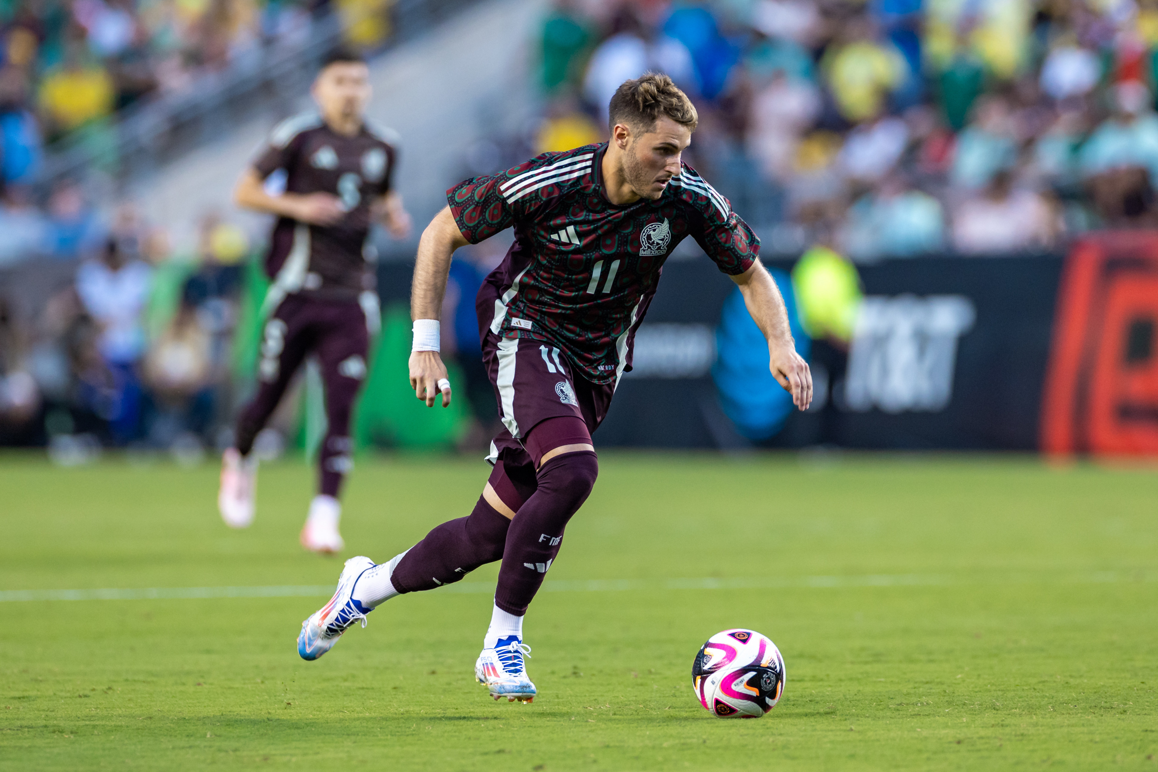 Gimenez wint met Mexico eerste groepswedstrijd Copa América