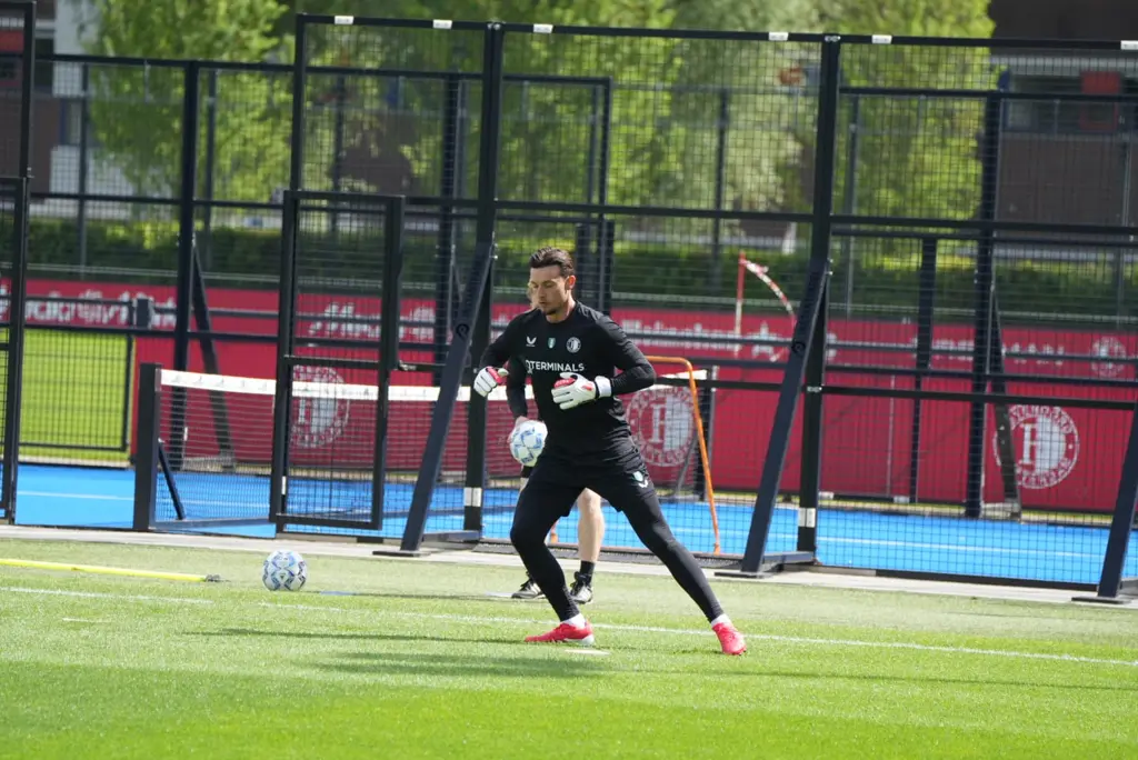 Justin Bijlow in action