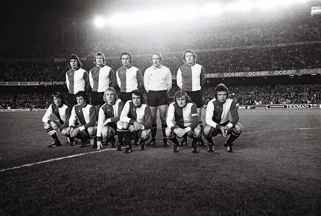elftalfoto-feyenoord-in-barcelona-1974-piet-bouts